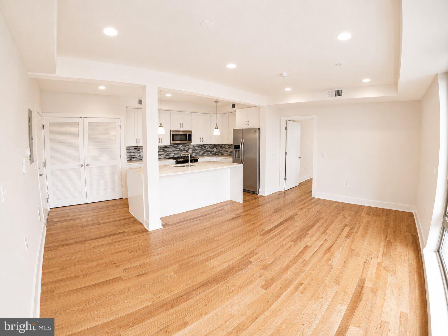 233 POPLAR STREET 9