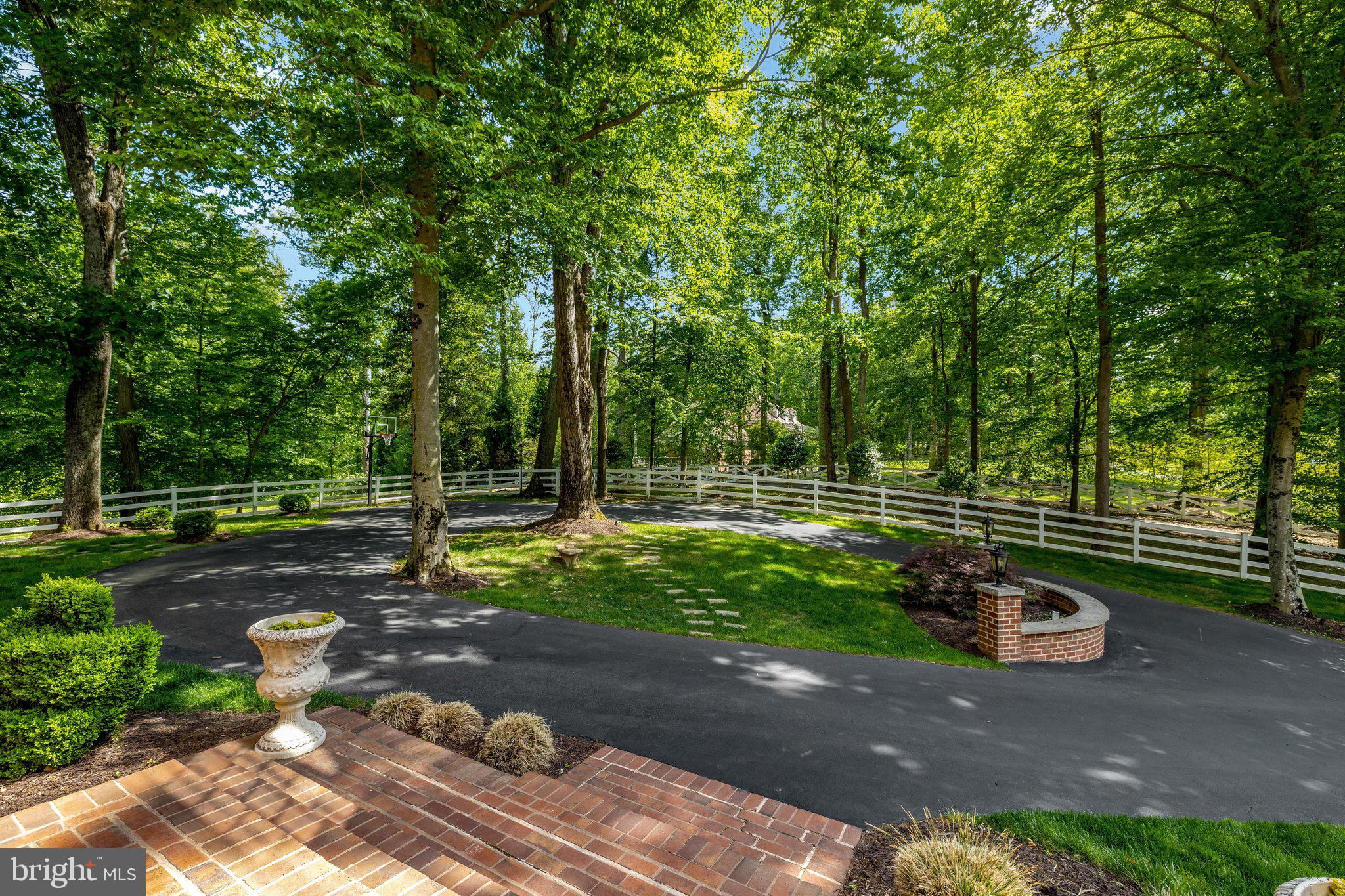 FALCON RIDGE - Residential
