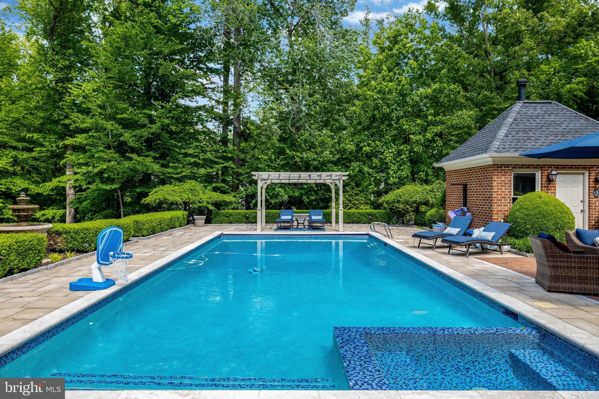 FALCON RIDGE - Residential