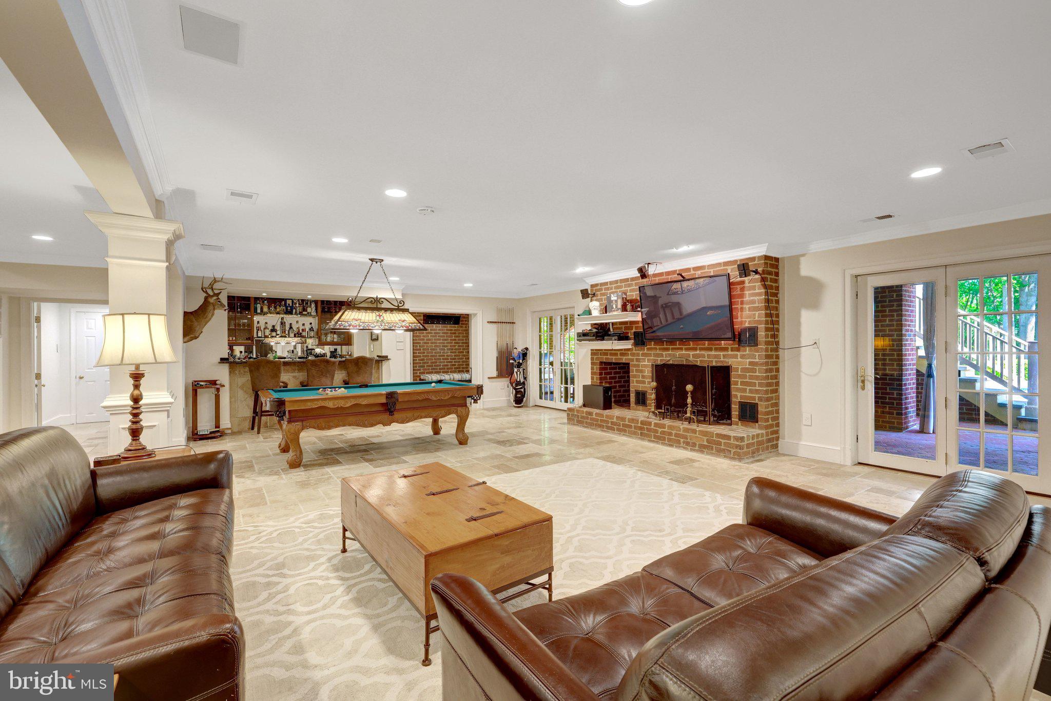 FALCON RIDGE - Residential