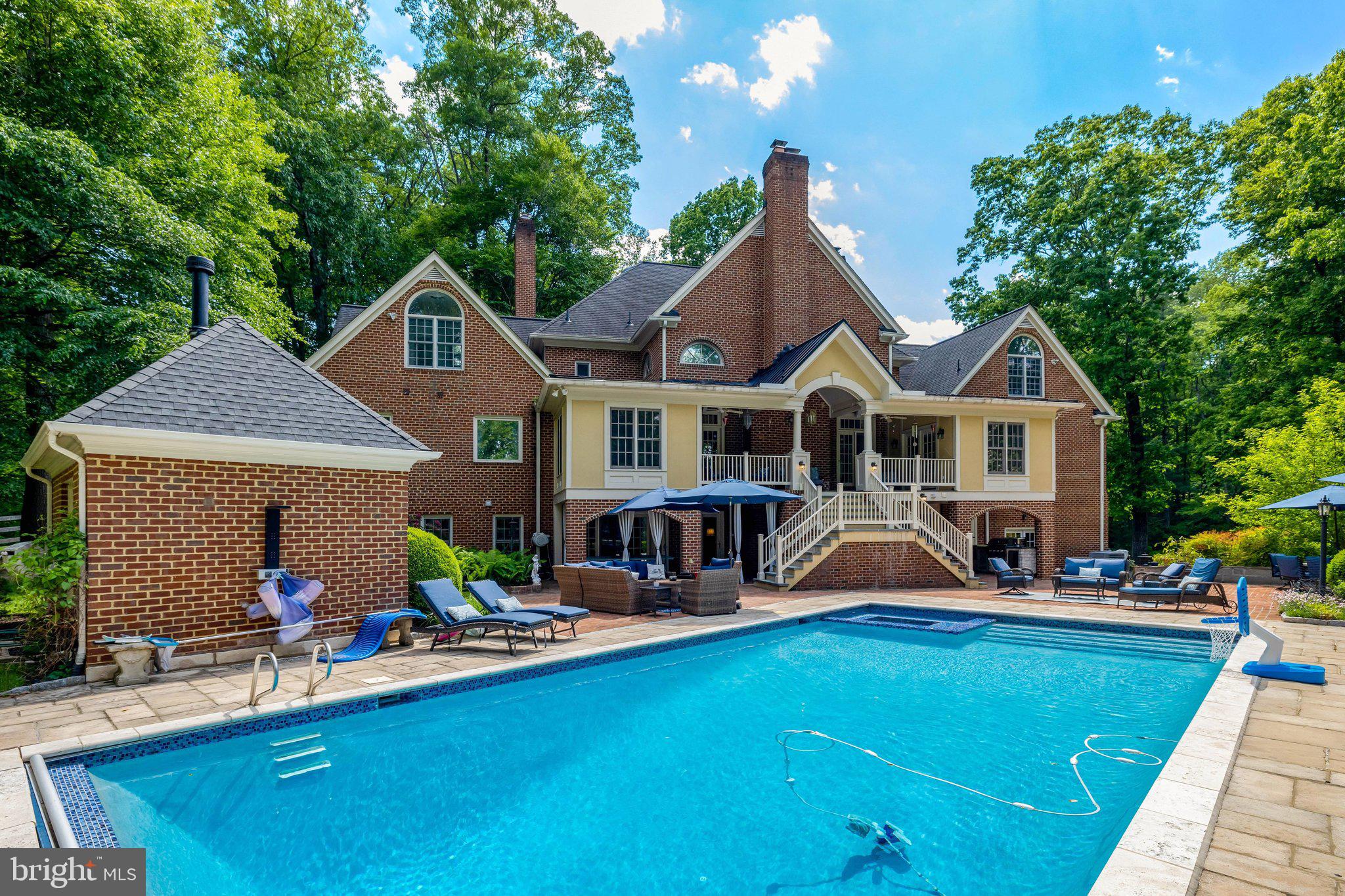 FALCON RIDGE - Residential