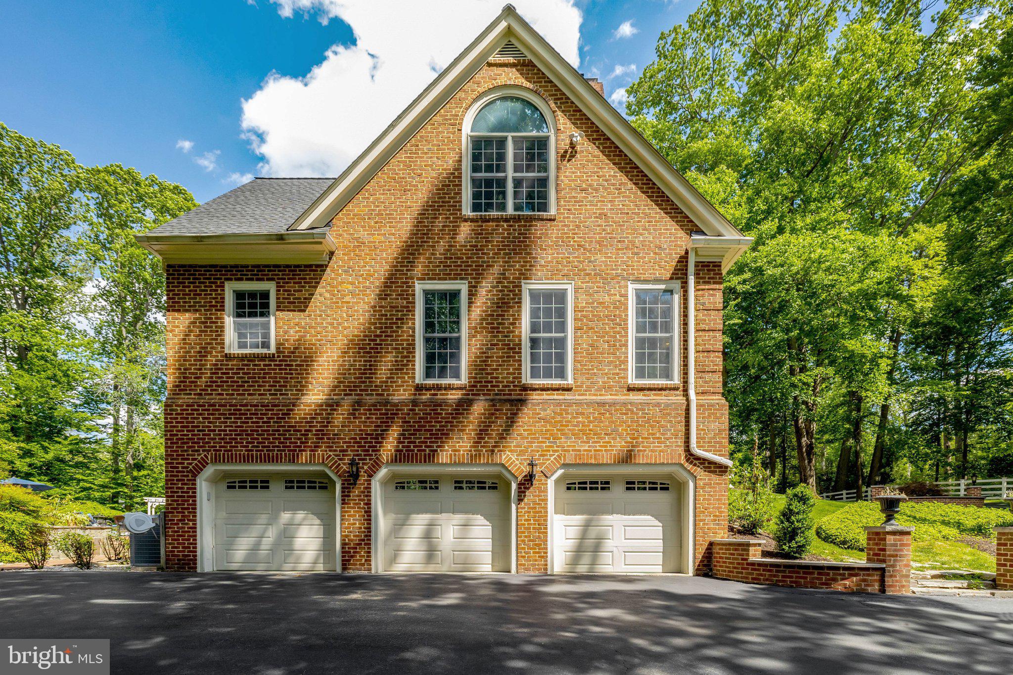 FALCON RIDGE - Residential