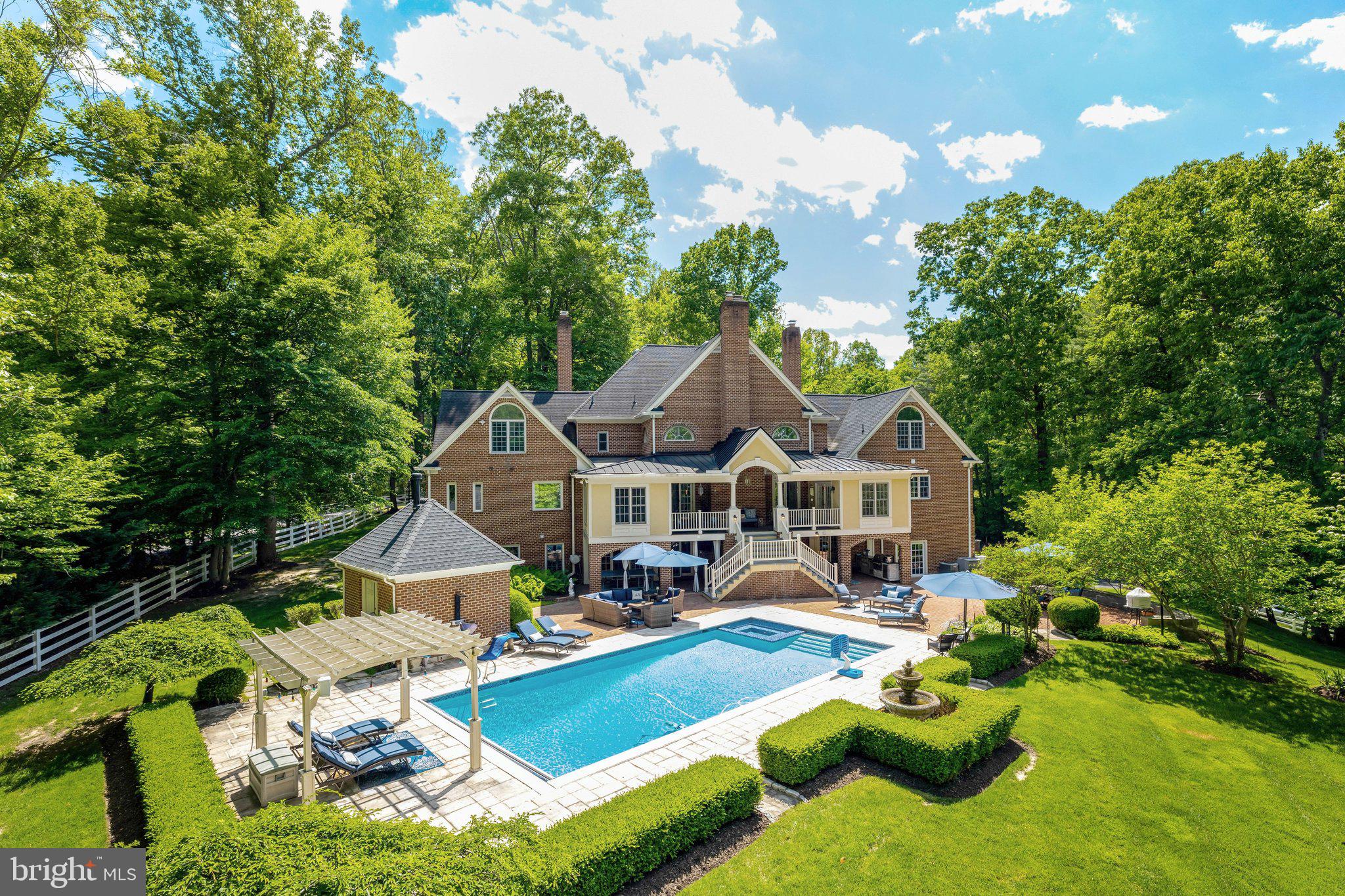 FALCON RIDGE - Residential