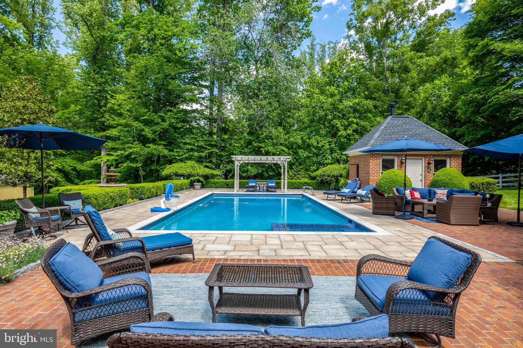 FALCON RIDGE - Residential