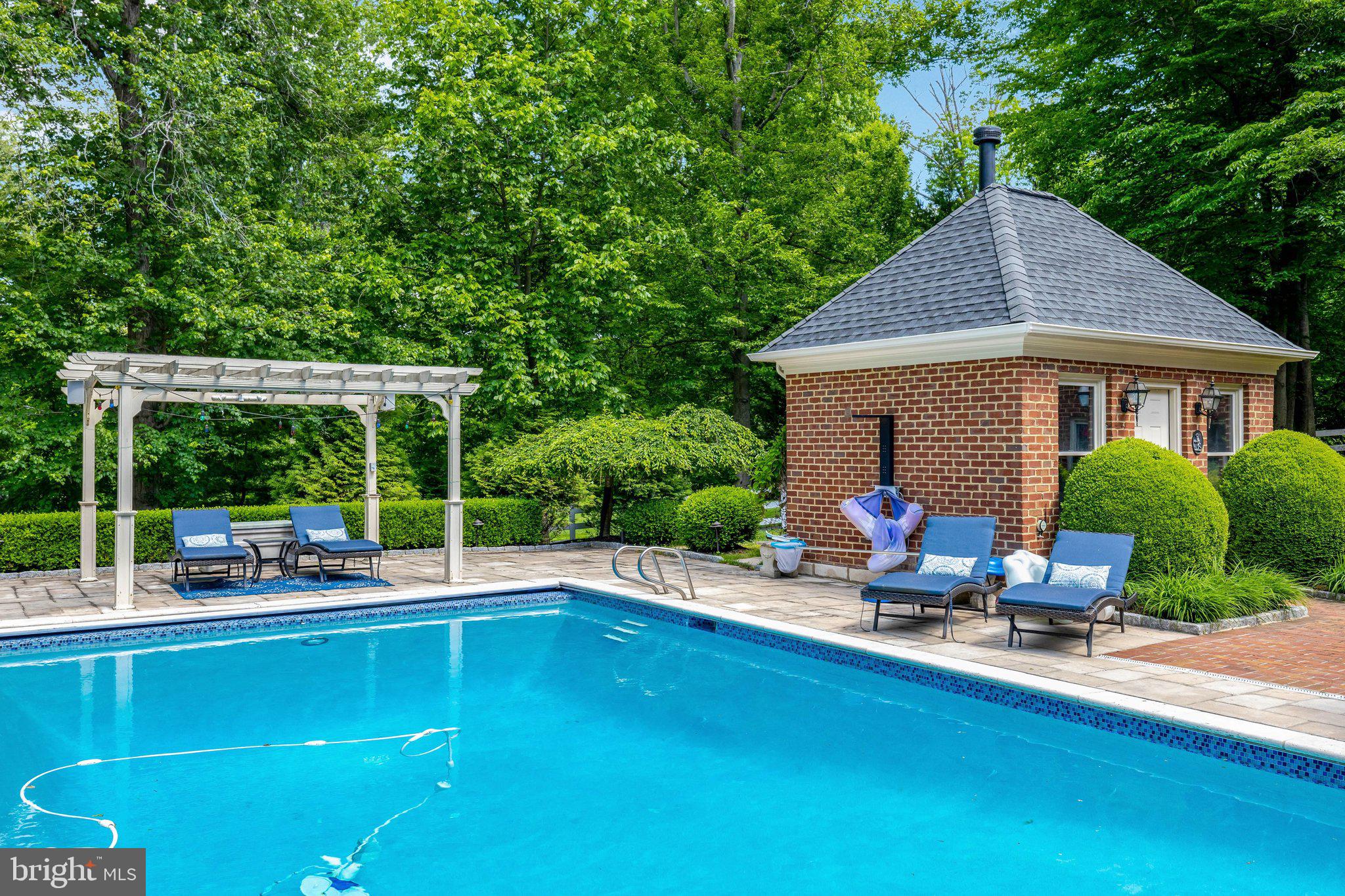 FALCON RIDGE - Residential