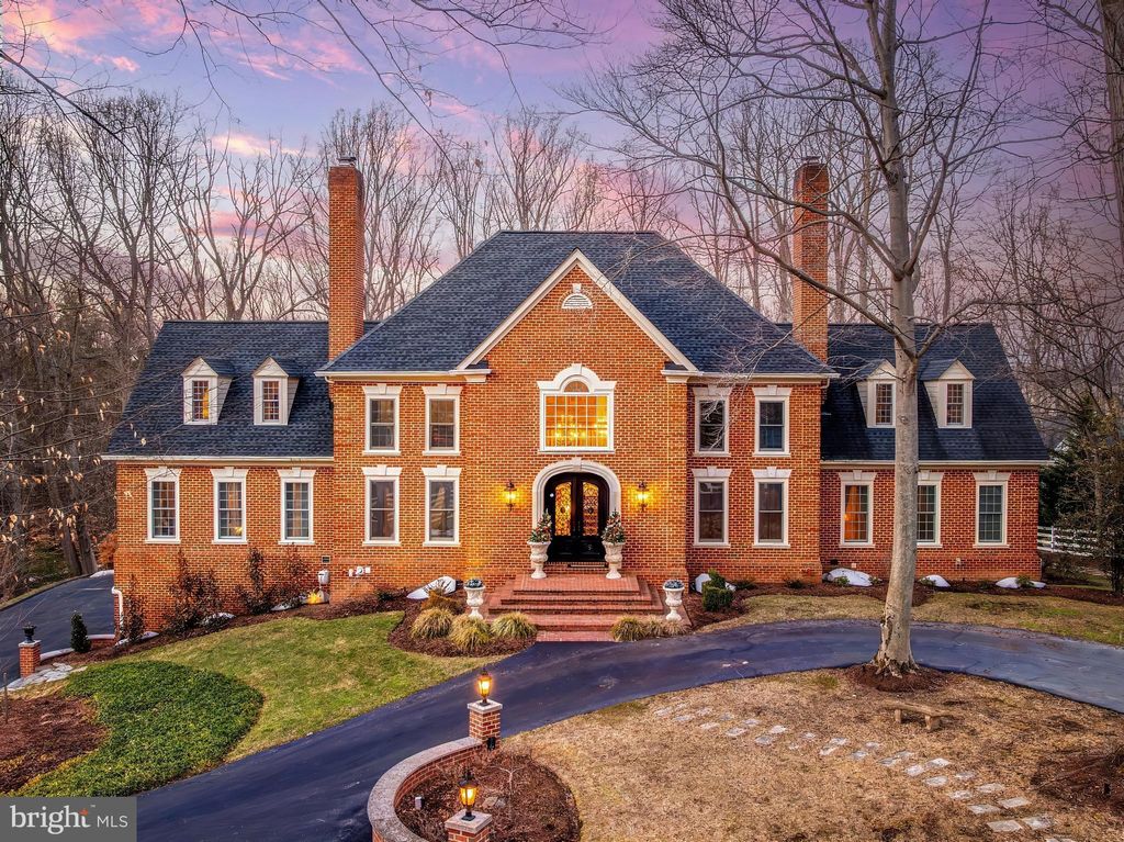 Photo of 105 Interpromontory Road, GREAT FALLS, VA 22066 (MLS # VAFX2294396)