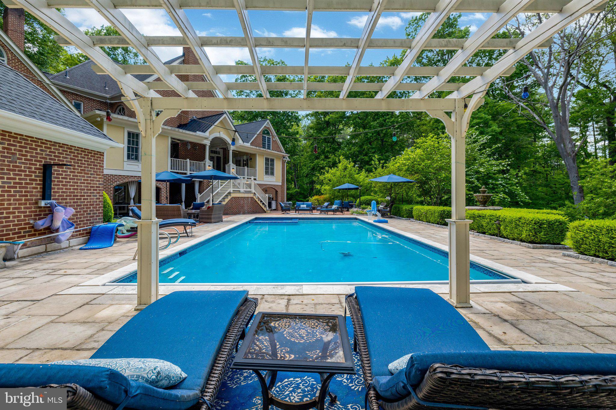 FALCON RIDGE - Residential