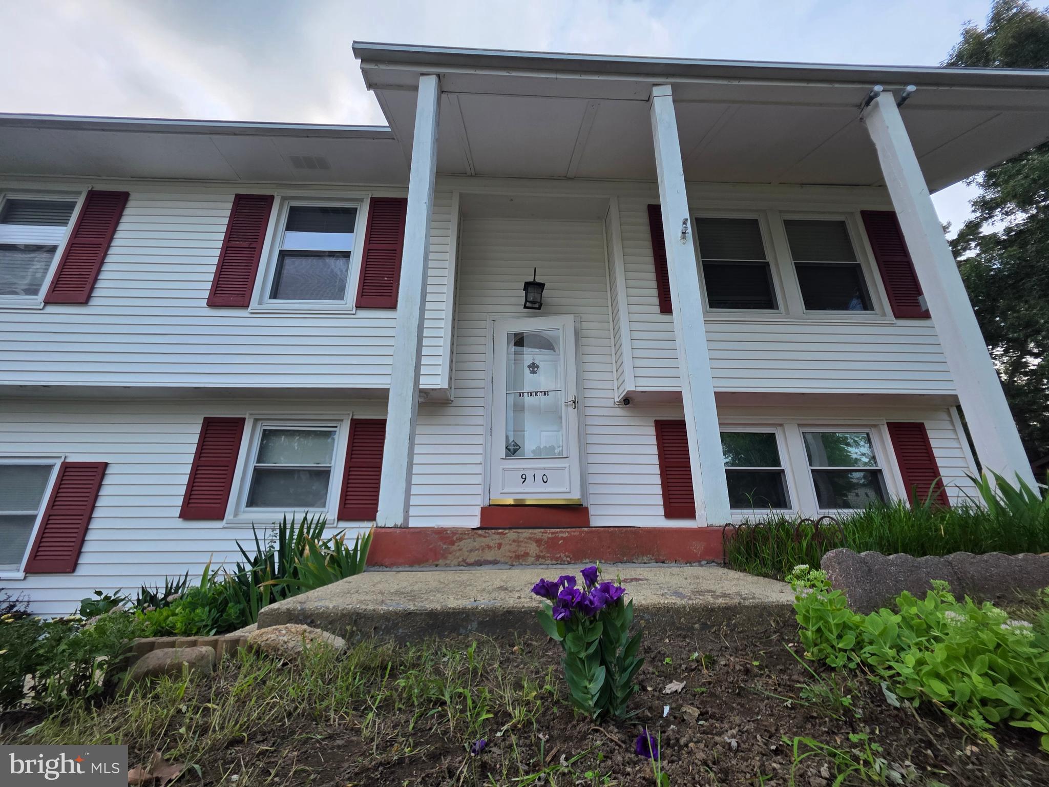 910 MCIVER DRIVE