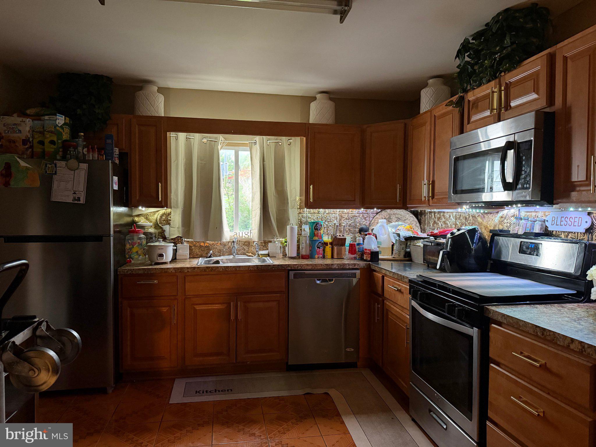 717 NEW MAPLE ROAD