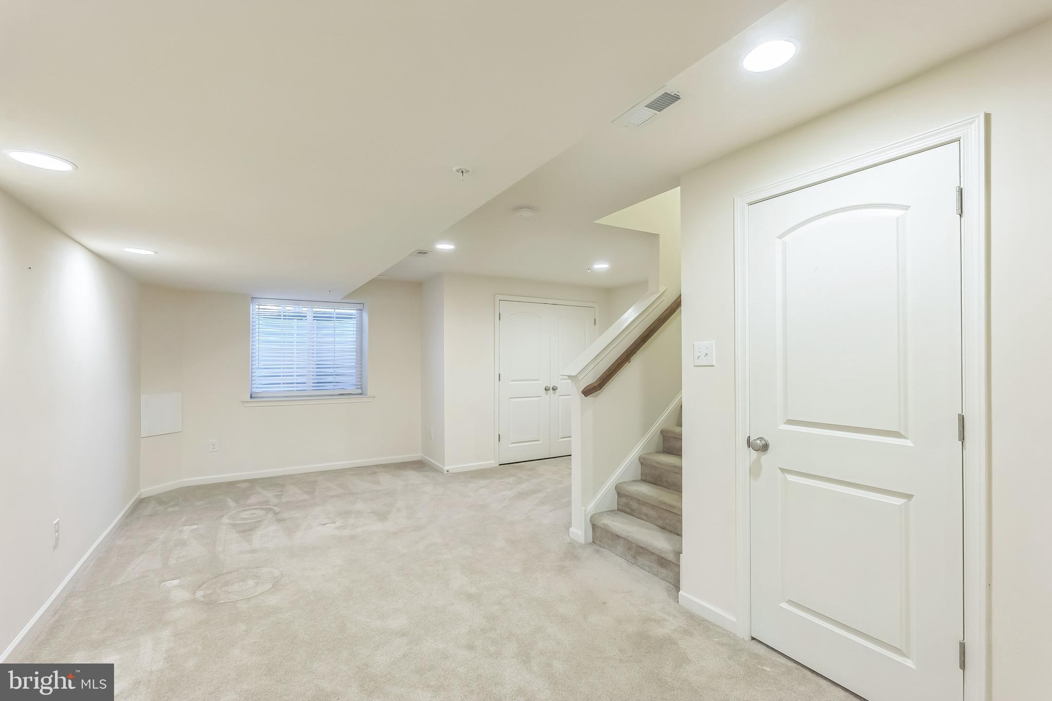 CARRIAGE HILL - Residential Lease