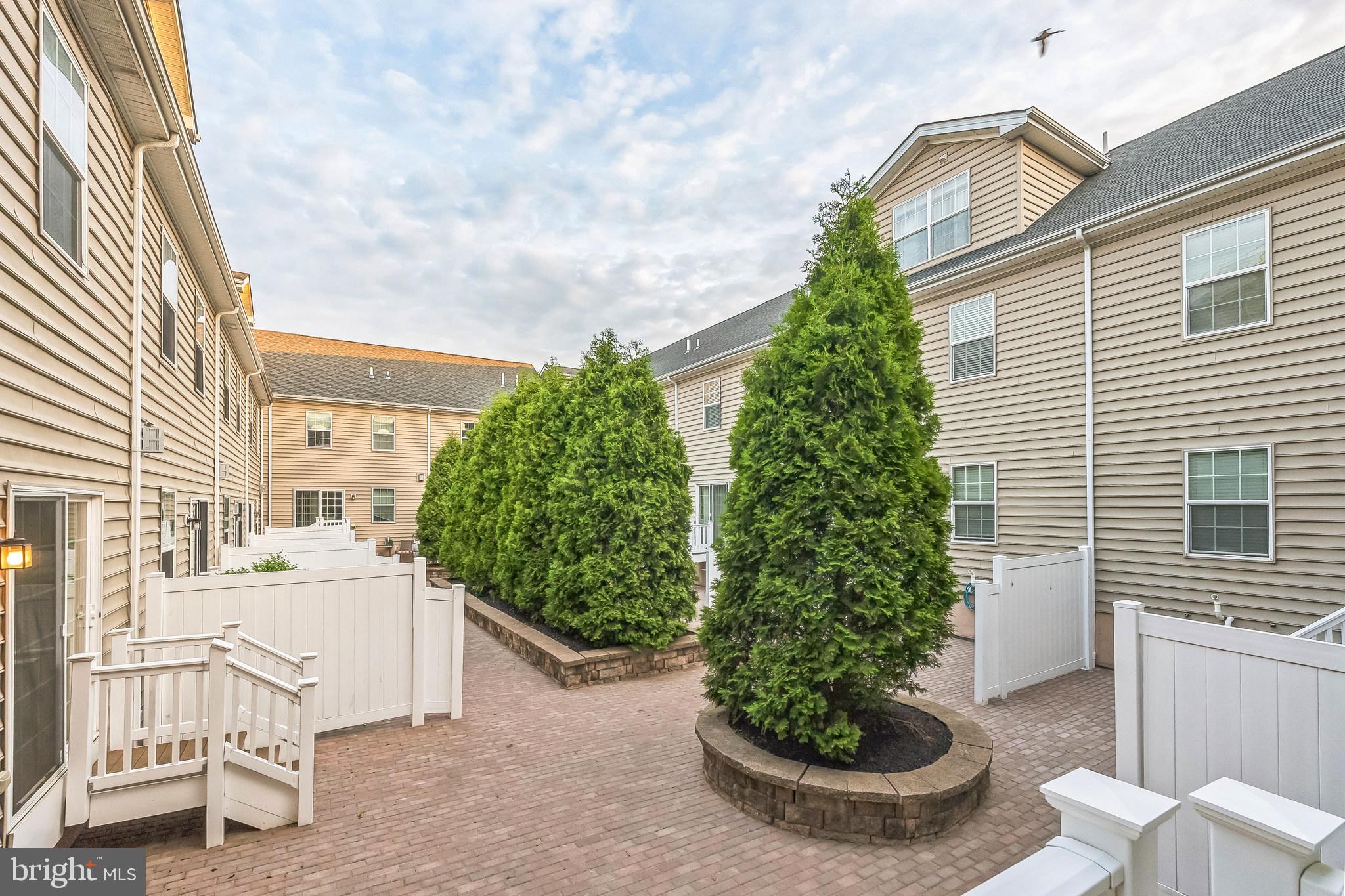 CARRIAGE HILL - Residential Lease