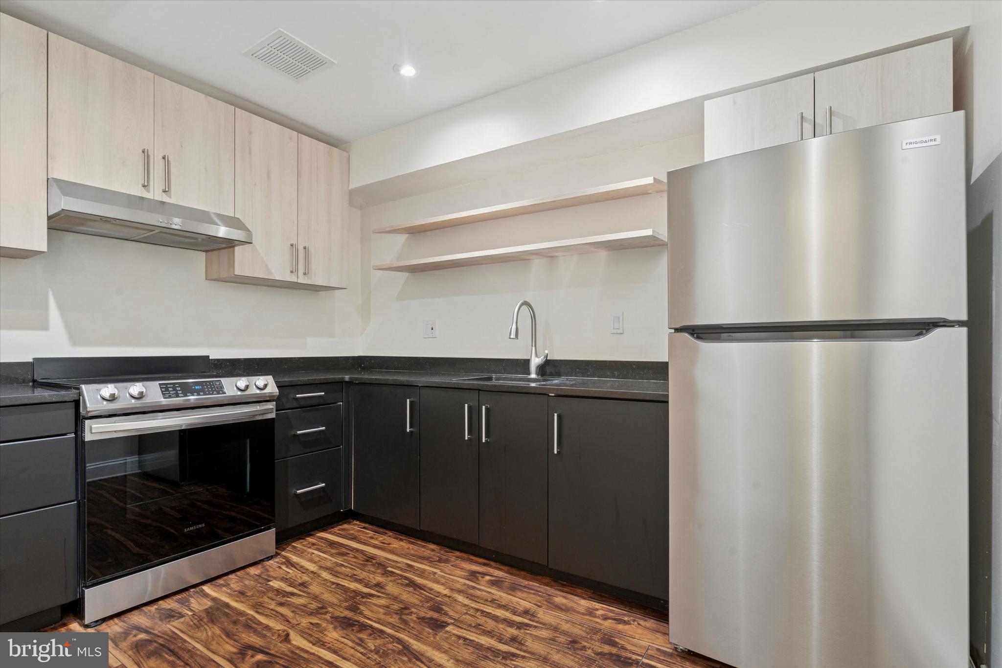 EAST FALLS - Residential