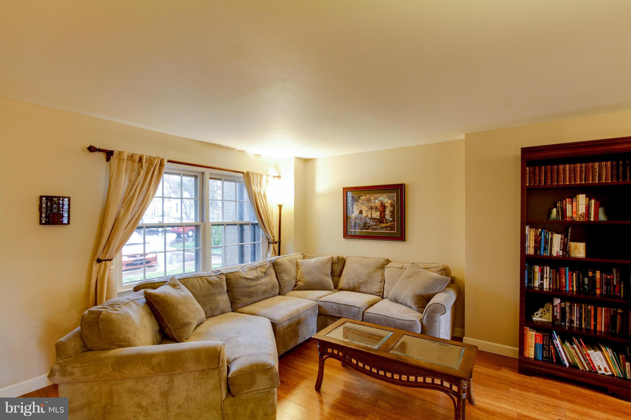 LONDON TOWNE - Residential