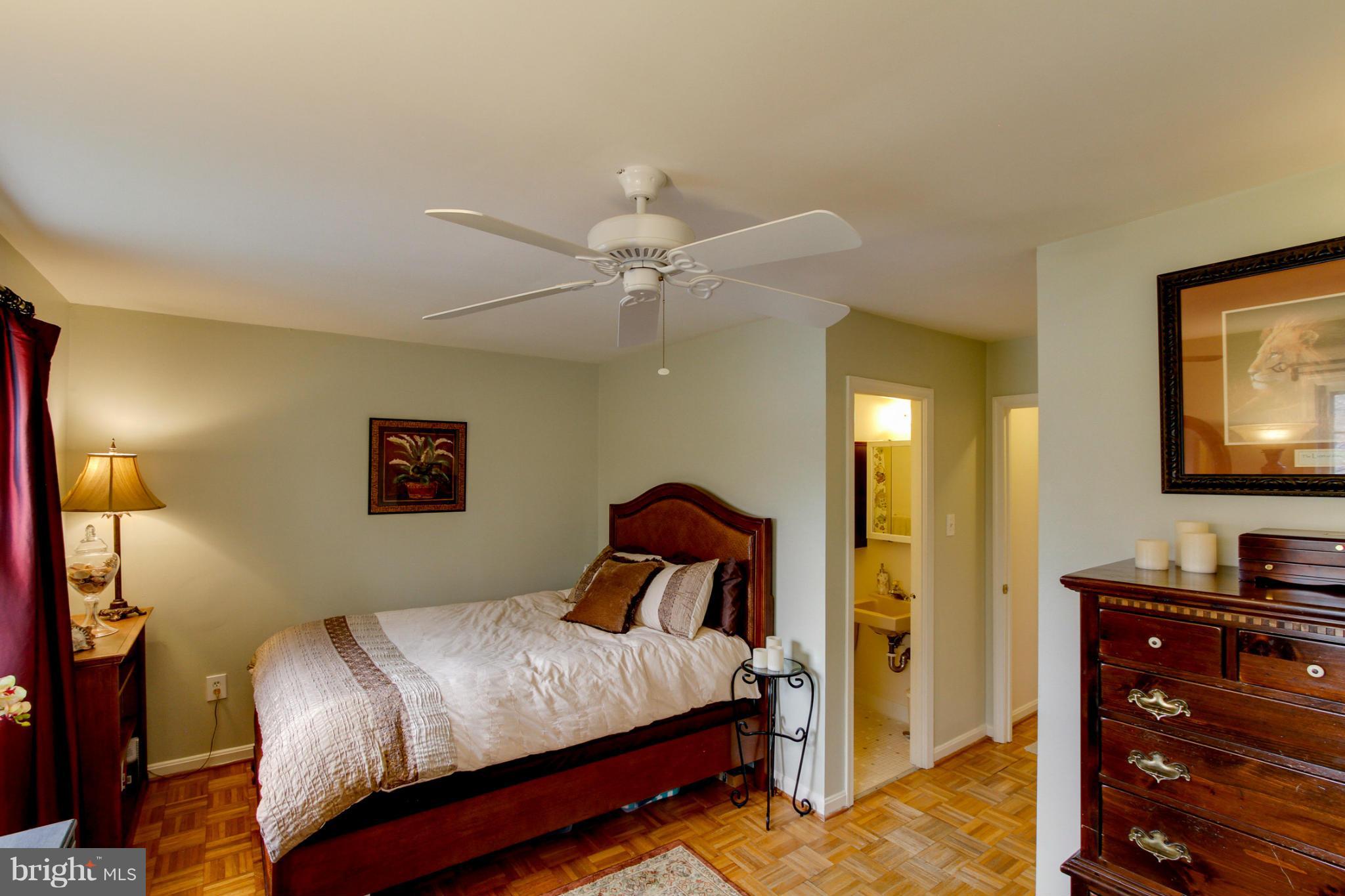 LONDON TOWNE - Residential