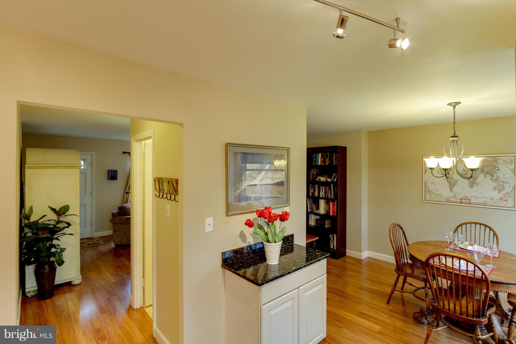 LONDON TOWNE - Residential