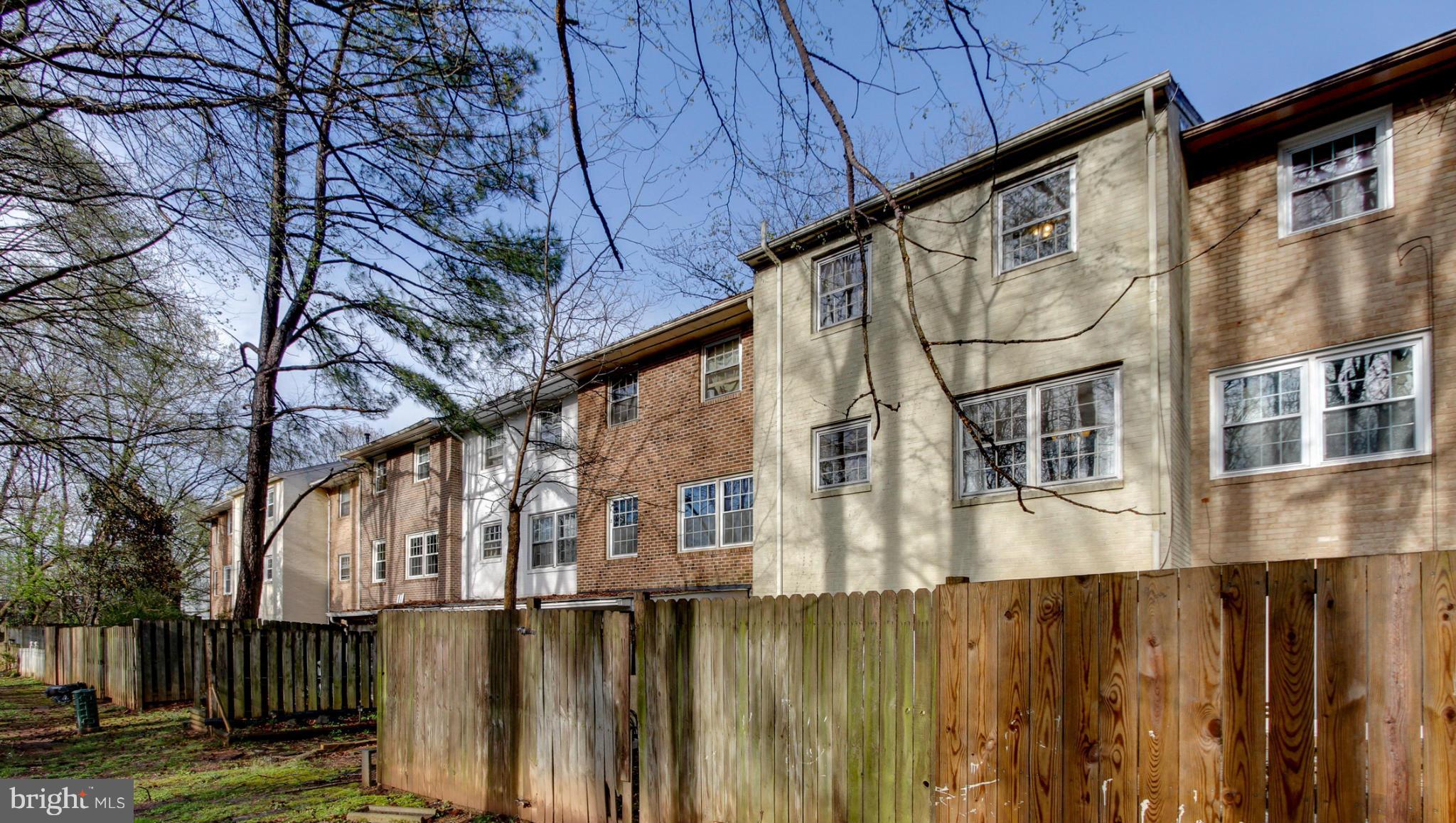 LONDON TOWNE - Residential