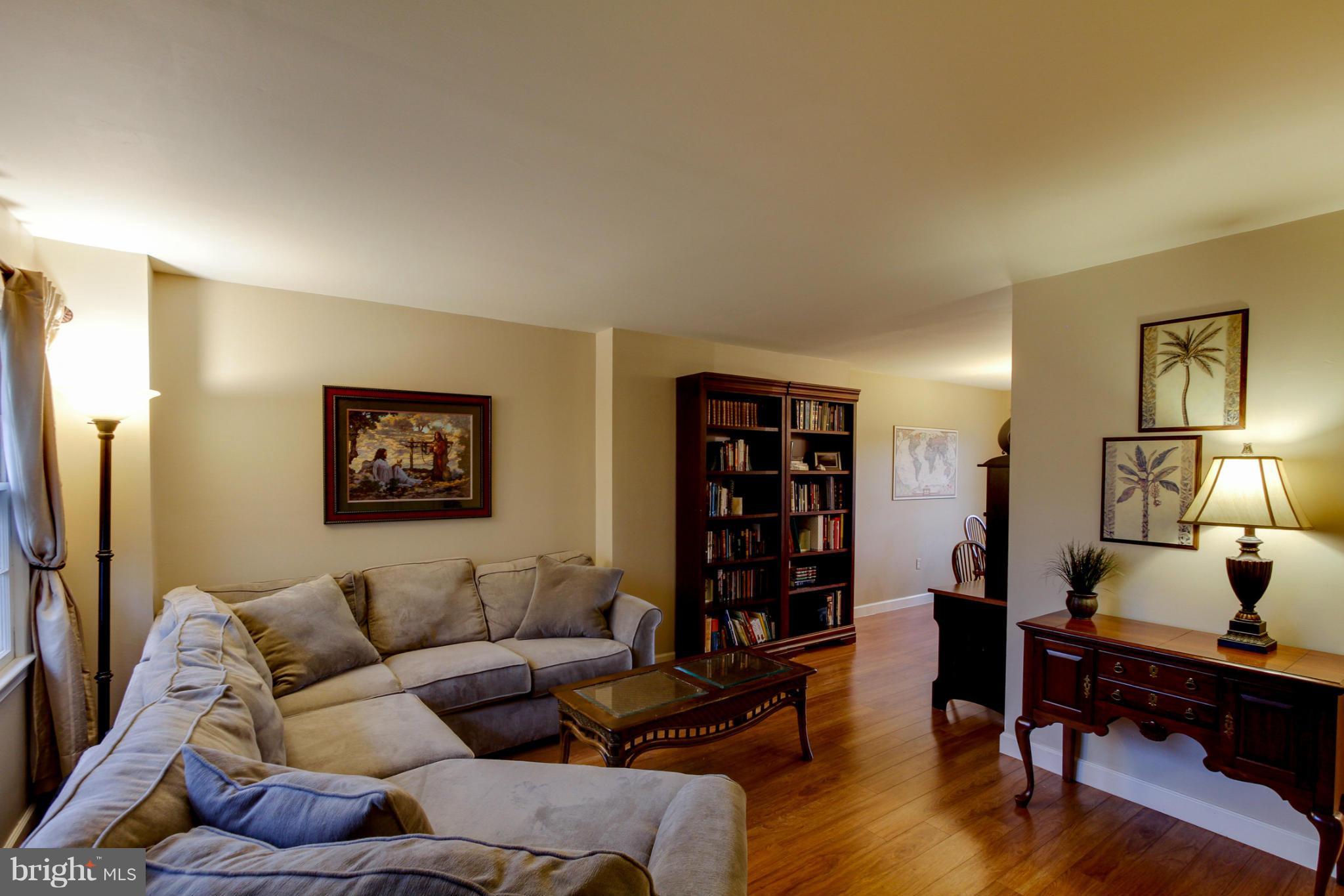 LONDON TOWNE - Residential