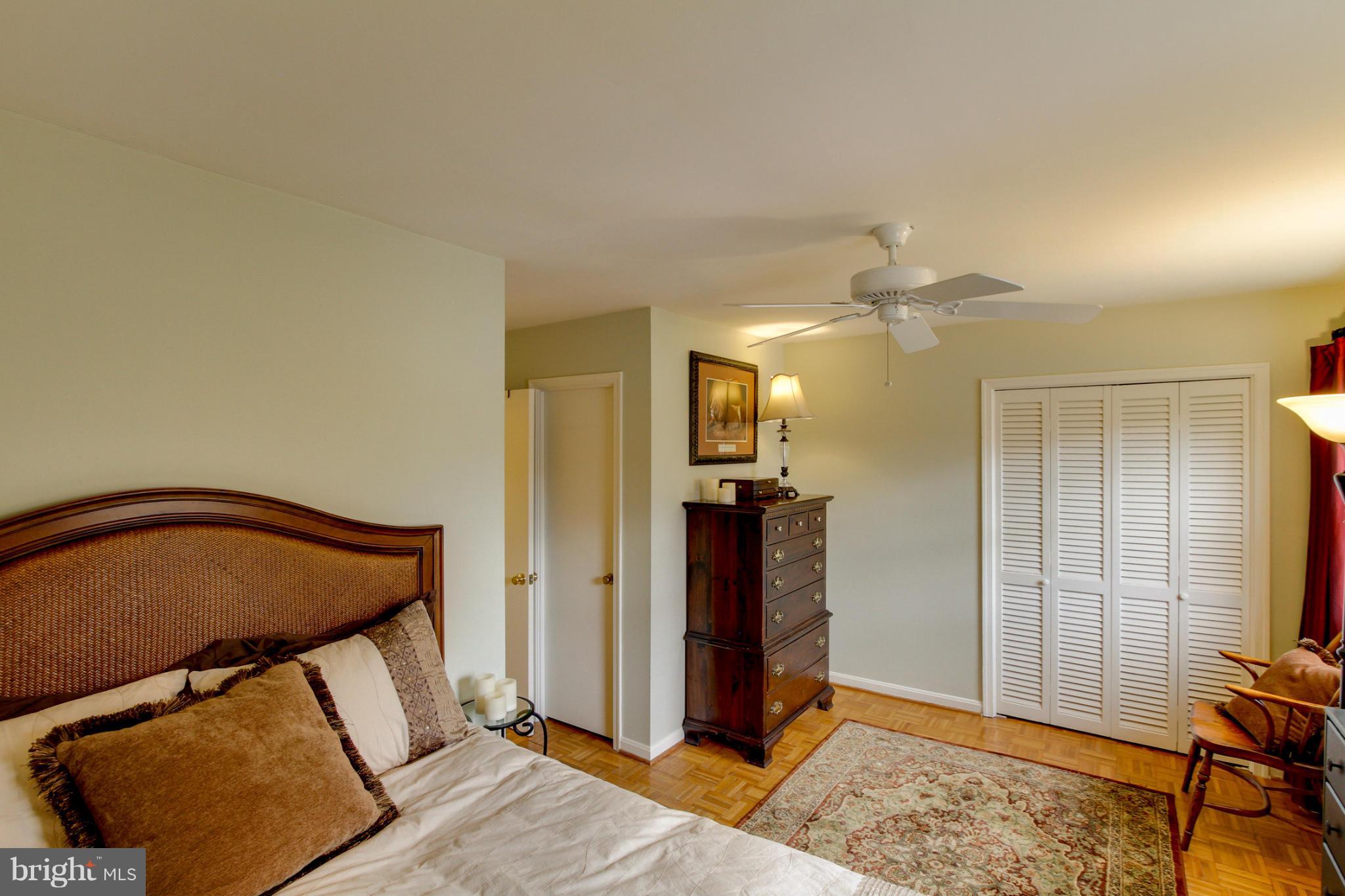 LONDON TOWNE - Residential