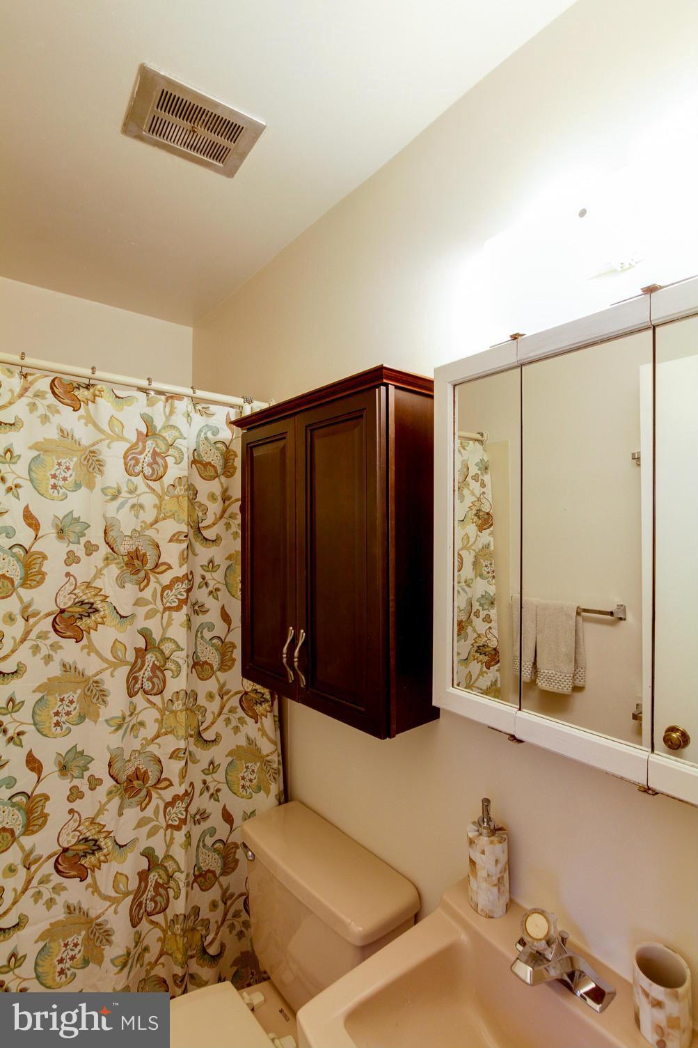 LONDON TOWNE - Residential