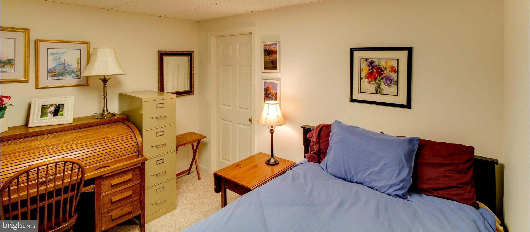 LONDON TOWNE - Residential