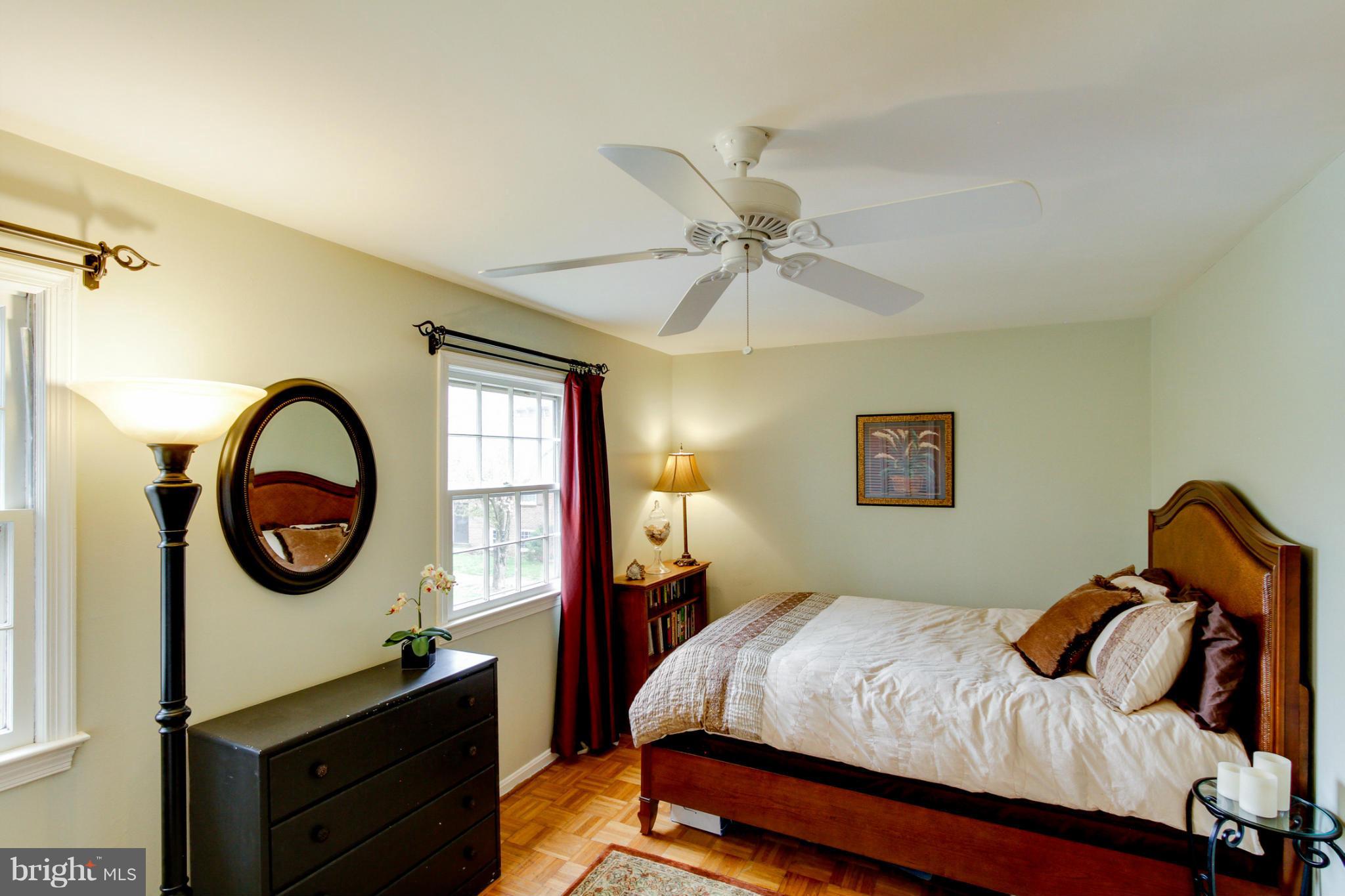 LONDON TOWNE - Residential