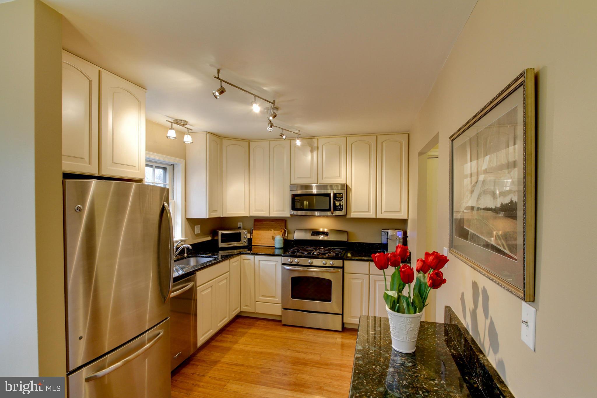 LONDON TOWNE - Residential