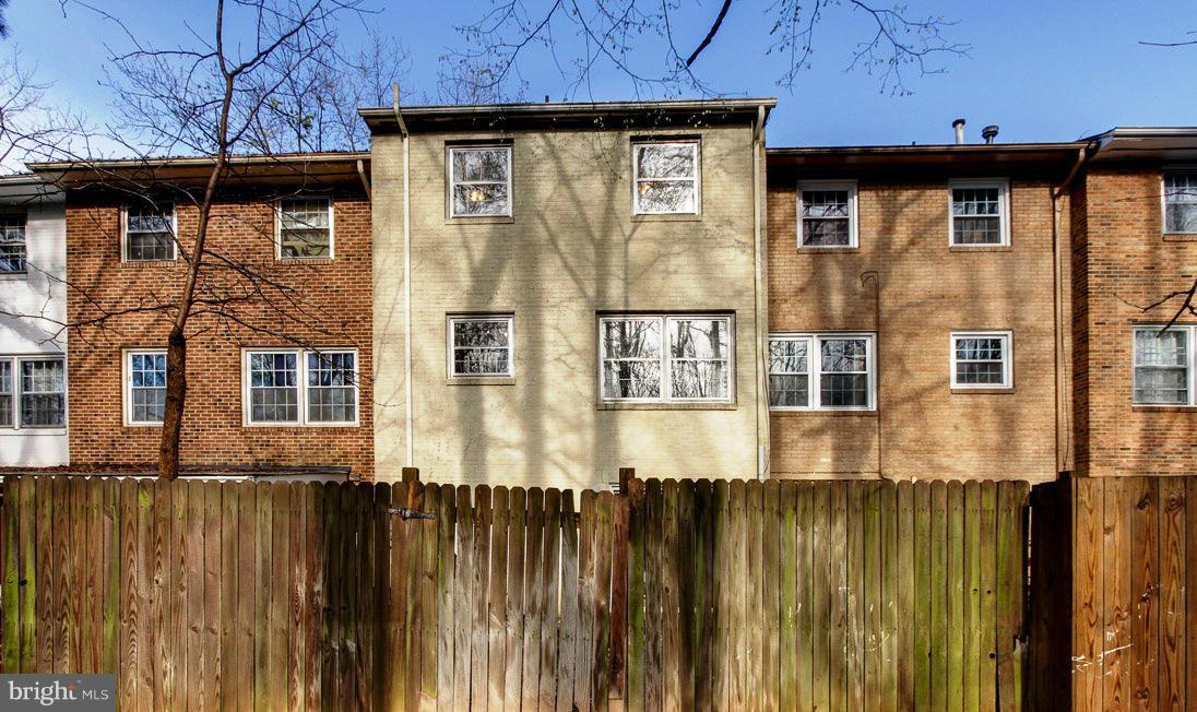 LONDON TOWNE - Residential