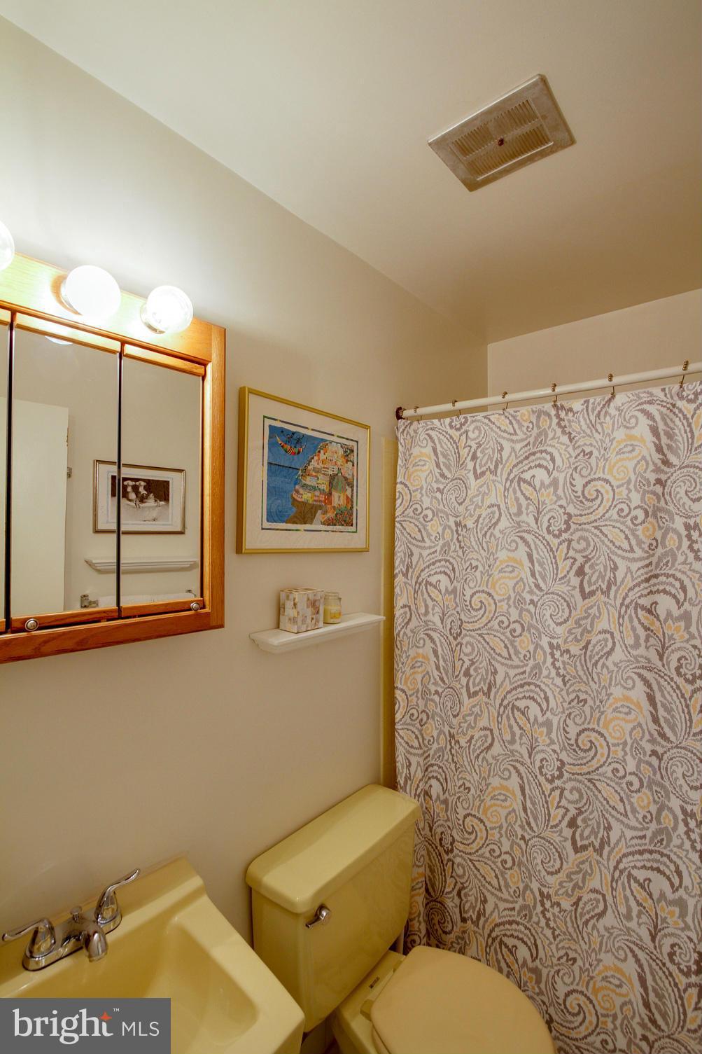 LONDON TOWNE - Residential