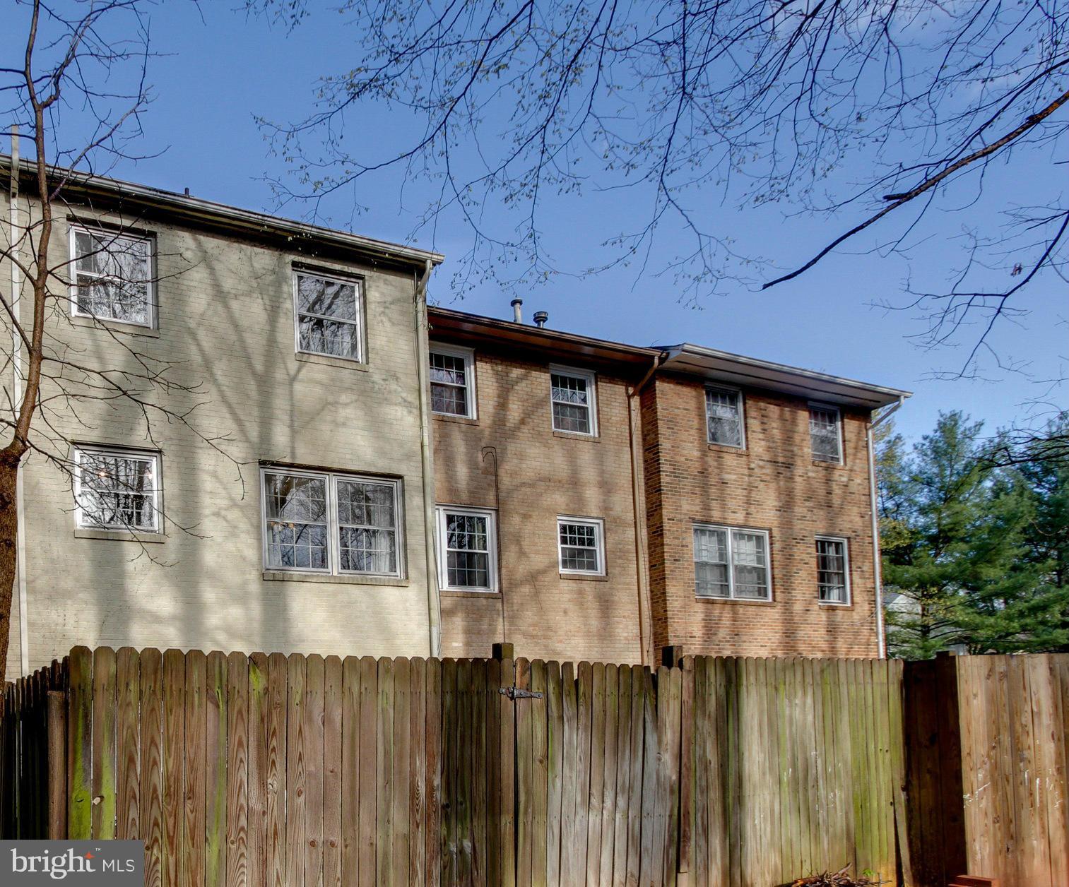 LONDON TOWNE - Residential