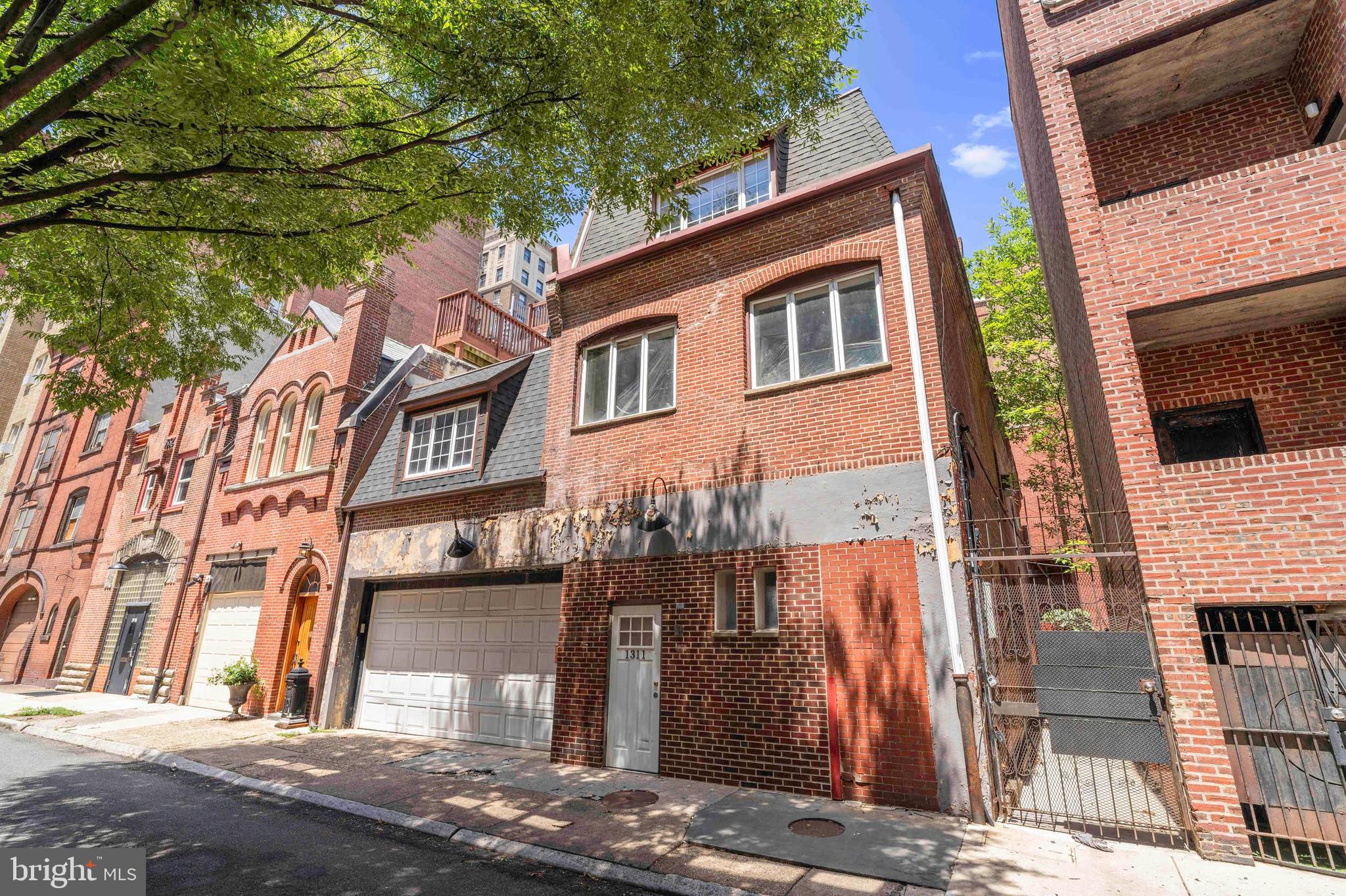 CENTER CITY - Commercial Sale