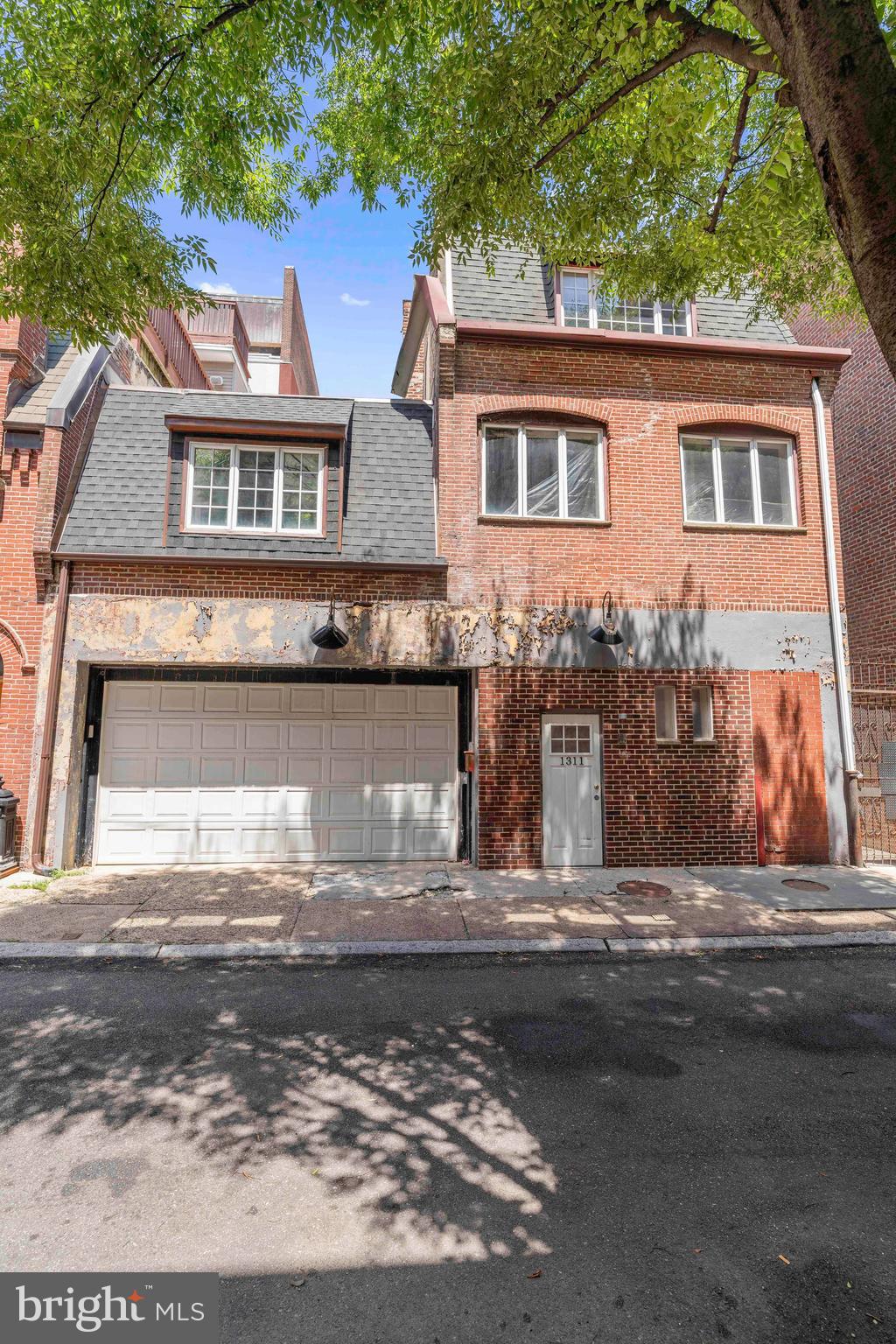 CENTER CITY - Commercial Sale