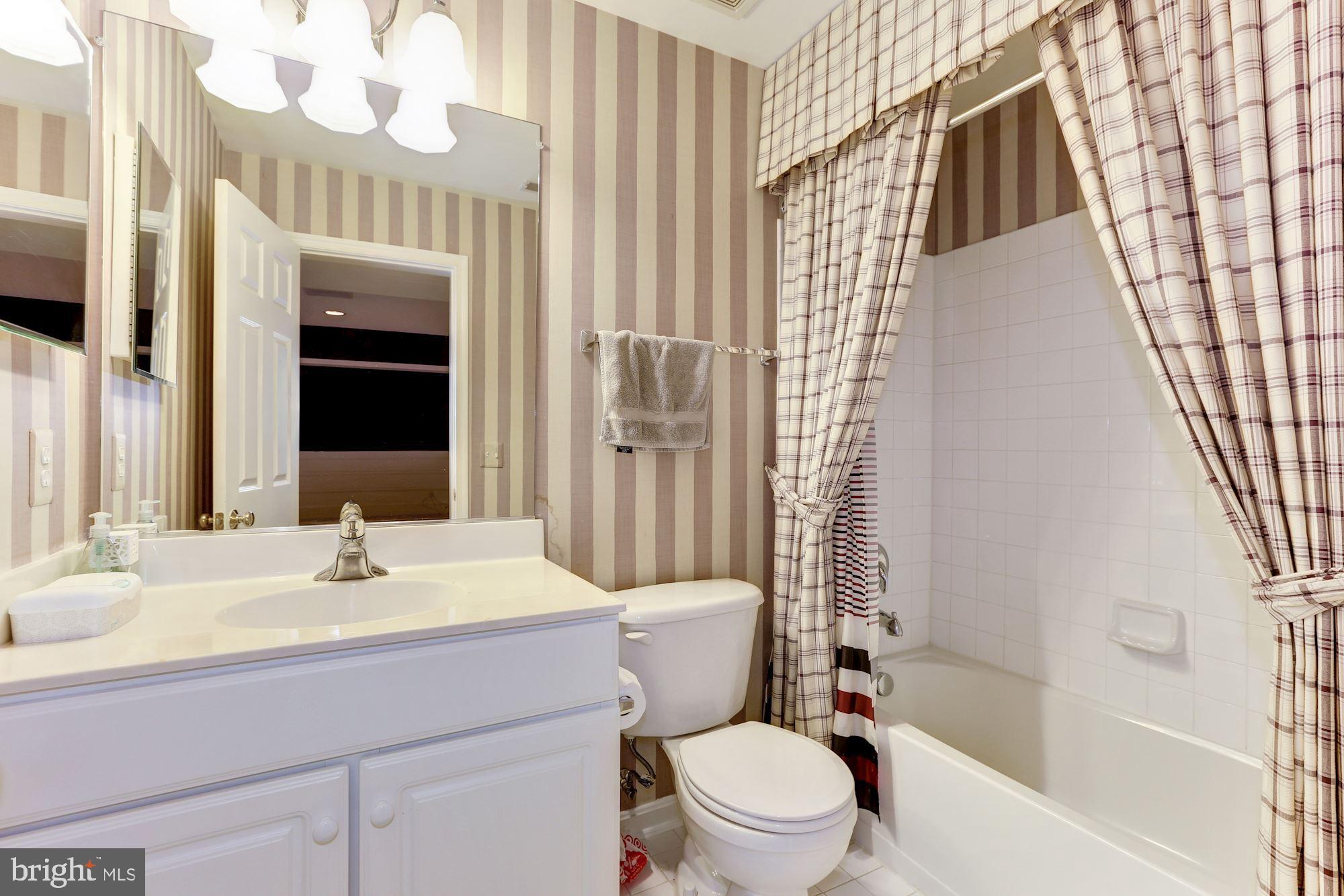 THE RIDINGS AT BLUE SPRING - Residential Lease