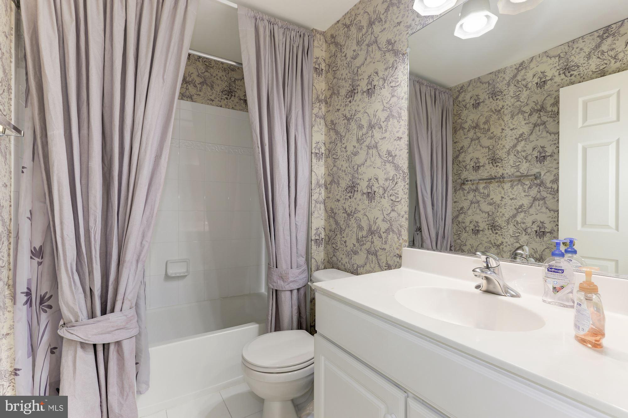 THE RIDINGS AT BLUE SPRING - Residential Lease