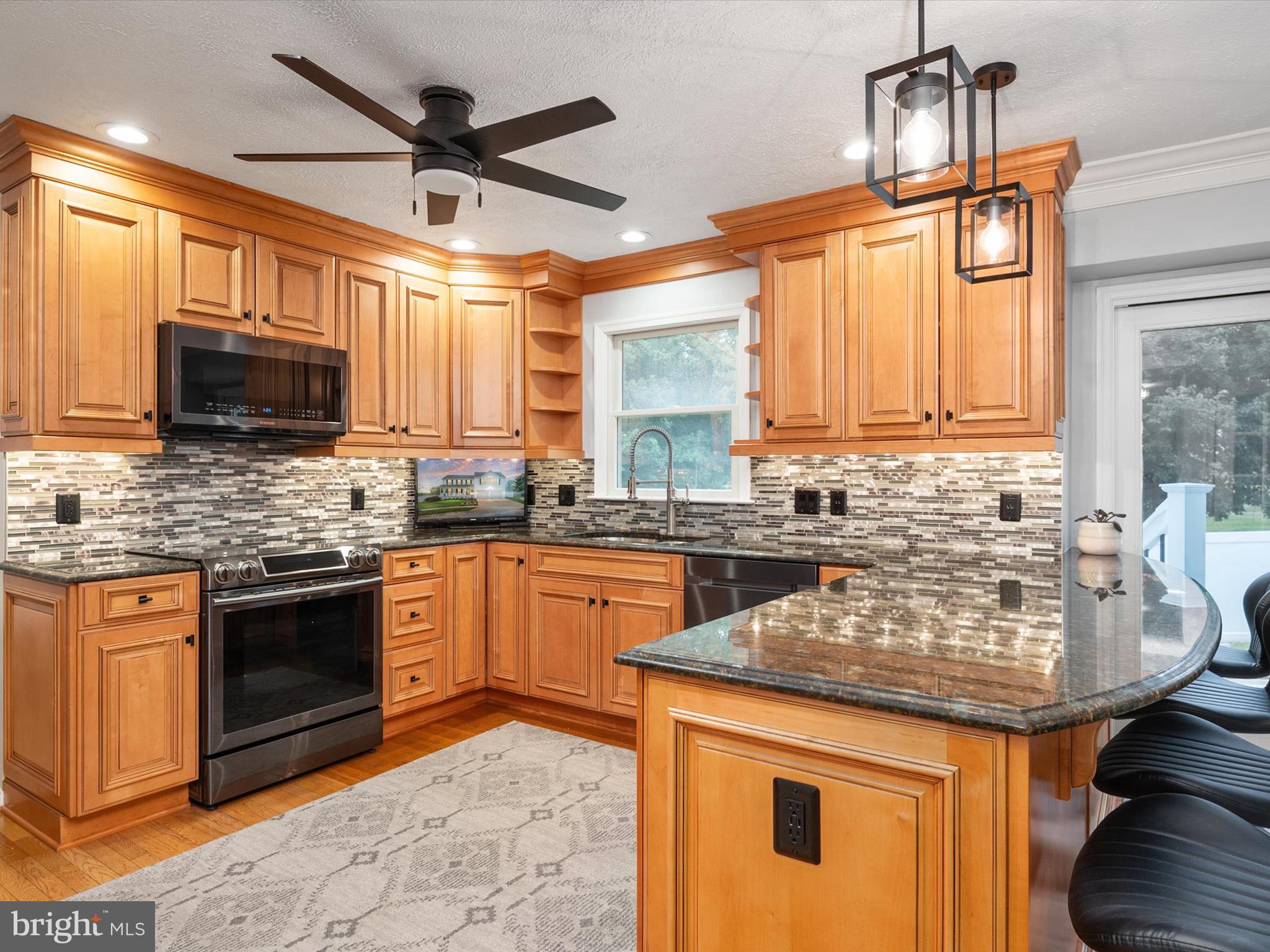 435 APPLEGATE COURT