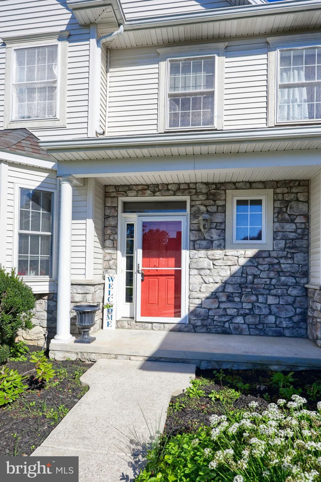 Photo of 327 Squire Lane, LITITZ, PA 17543 (MLS # PALA2078176)