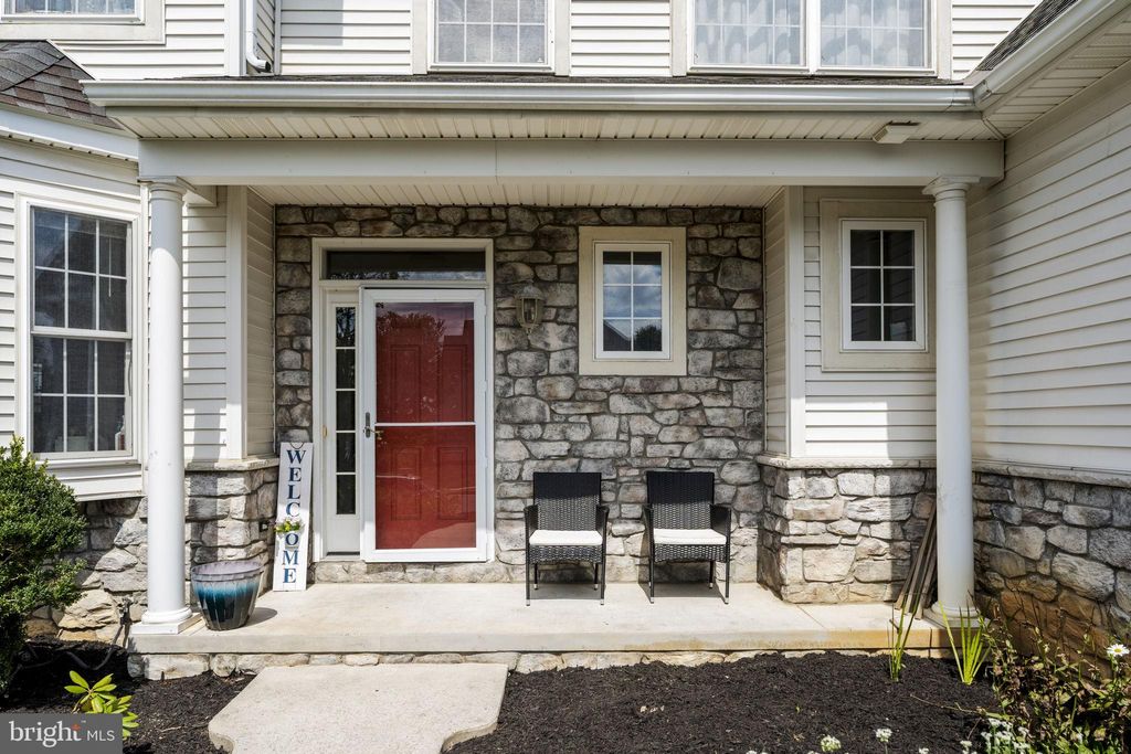 Photo of 327 Squire Lane, LITITZ, PA 17543 (MLS # PALA2078176)