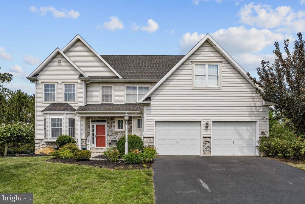 Photo of 327 Squire Lane, LITITZ, PA 17543 (MLS # PALA2078176)