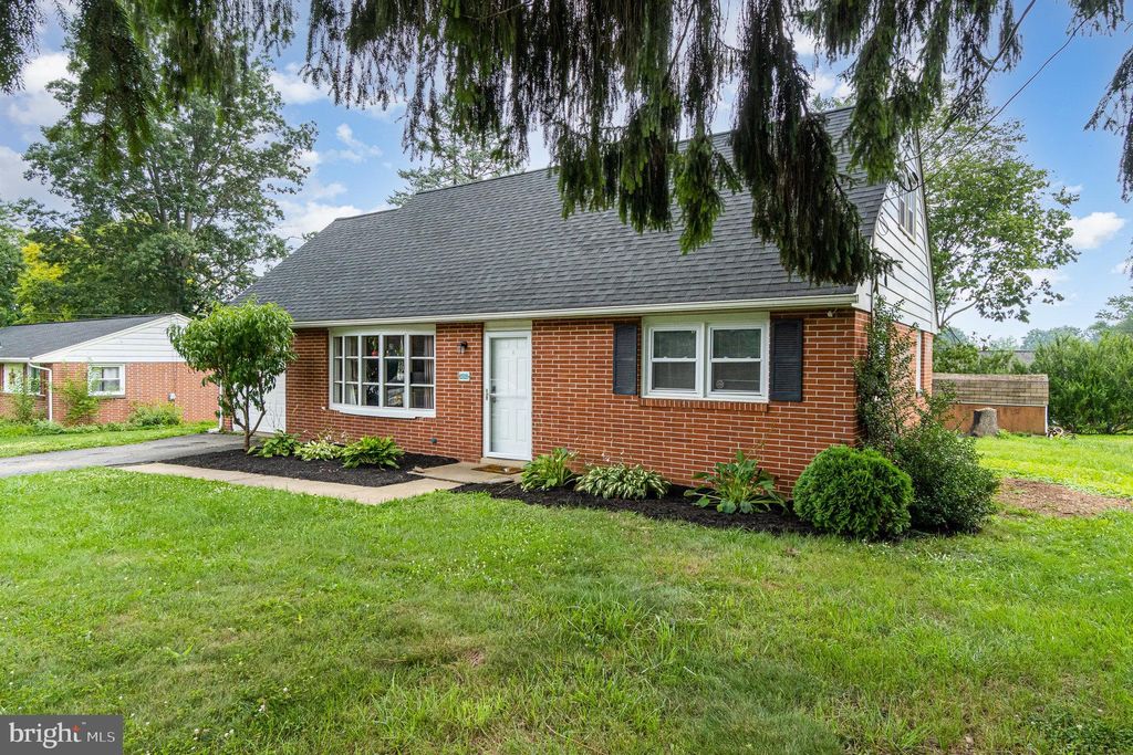 Photo of 2528 MILLER RD, EAST PETERSBURG, PA 17520 (MLS # PALA2038106)