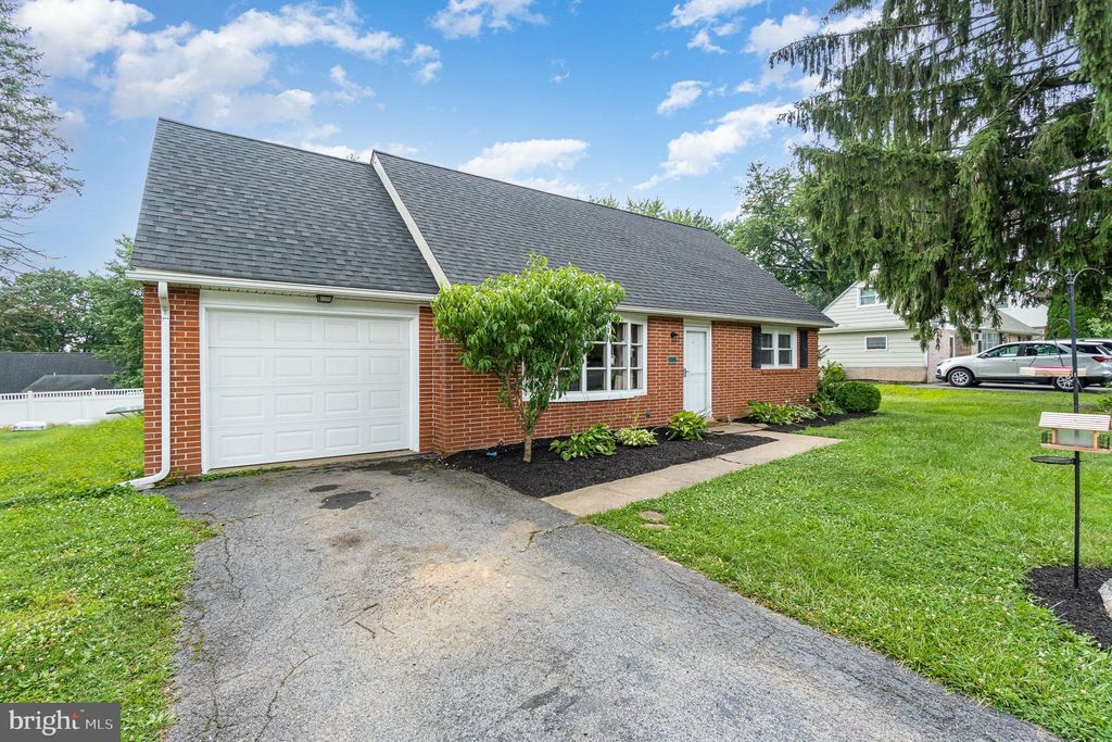 Photo of 2528 MILLER RD, EAST PETERSBURG, PA 17520 (MLS # PALA2038106)