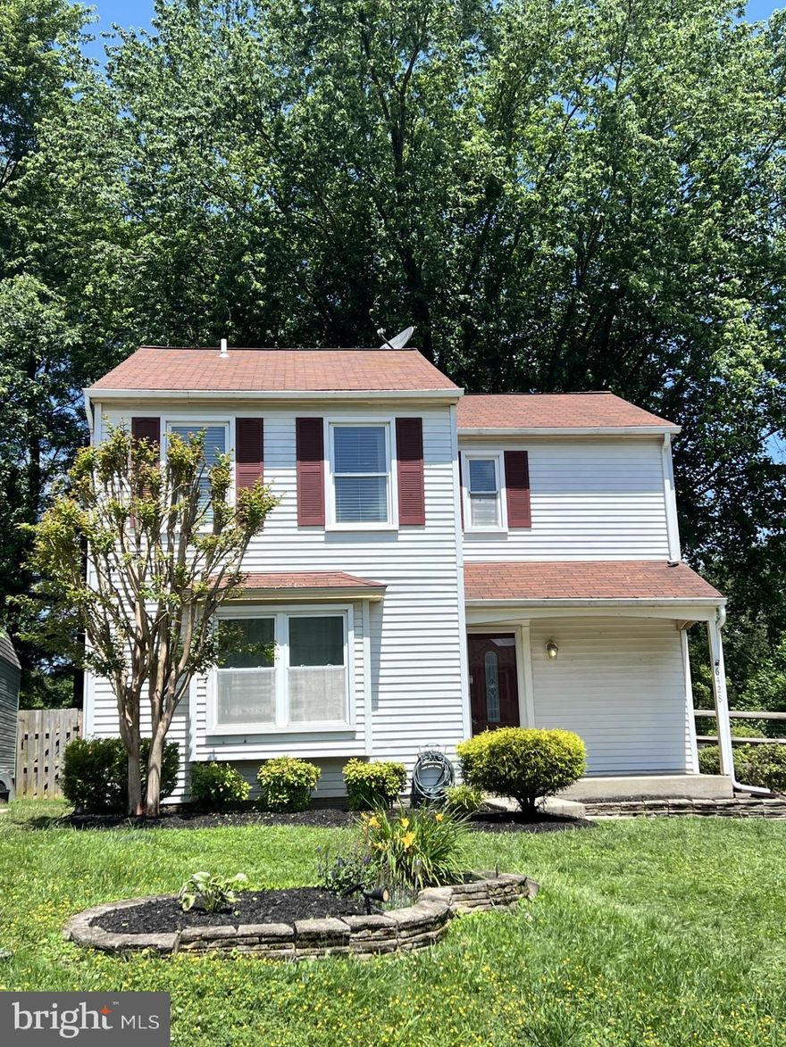 MINIMAL CREDIT SCORE TO APPLY IS 680   MINIMAL INCOME $7500 NET  MONTHLY. EVERYONE 18+ LIVING IN THE HOUSE NEEDS TO APPLY.... 
Rent includes lawn being mowed. Single family home offered in popular neighborhood. This home offers a corner lot and great space both inside and outdoors.  The  main level offers great entertaining space, plus a finished LL if more space is needed. Hardwood floors on the main level ... All bedrooms are on the upper level.  The lower level is finished and offers a full bath.  Enjoy the outdoors in the spacious backyard or enjoy the amenities of the neighborhood.  Property backs to Piney Ridge Elementary school.  This property is conveniently located to major commuting routes, shopping, and restaurants.  Available July 1st.   NO PETS please.