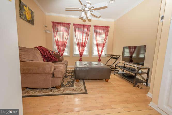 SEVEN OAKS - Residential