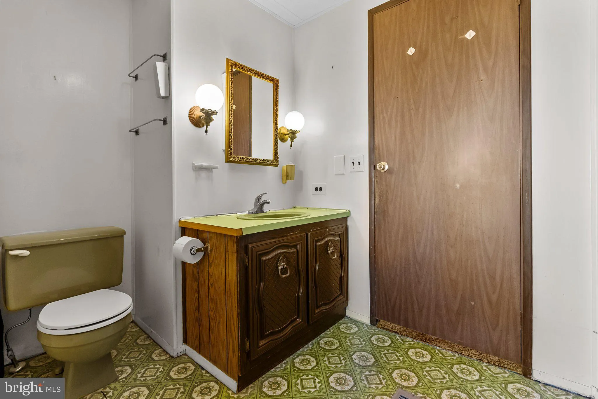 Morrisville, Pennsylvania 19067, United States, 2 Bedrooms Bedrooms, ,2 BathroomsBathrooms,Residential,Pending,82793