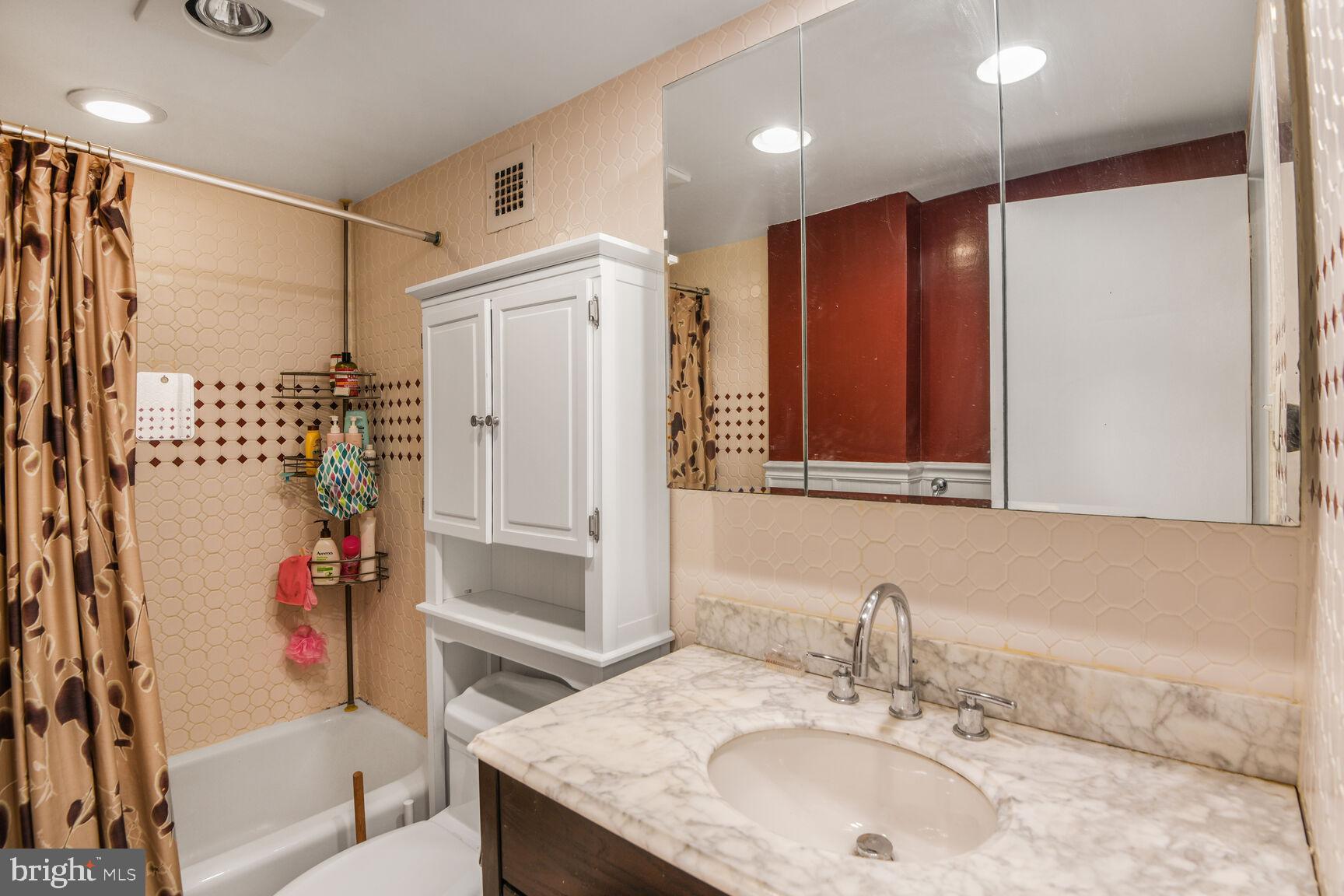 FRIENDSHIP HEIGHTS - Residential Lease