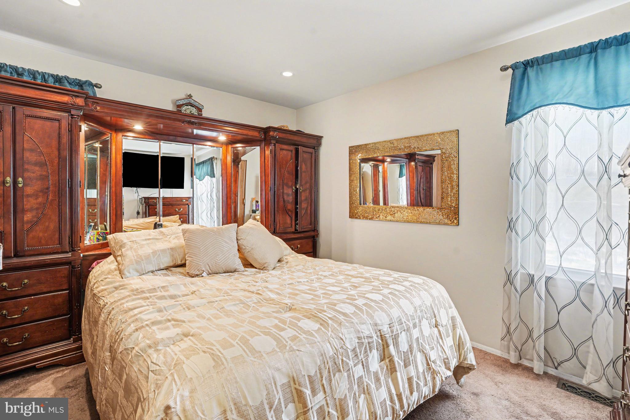 PERRY HALL - Residential