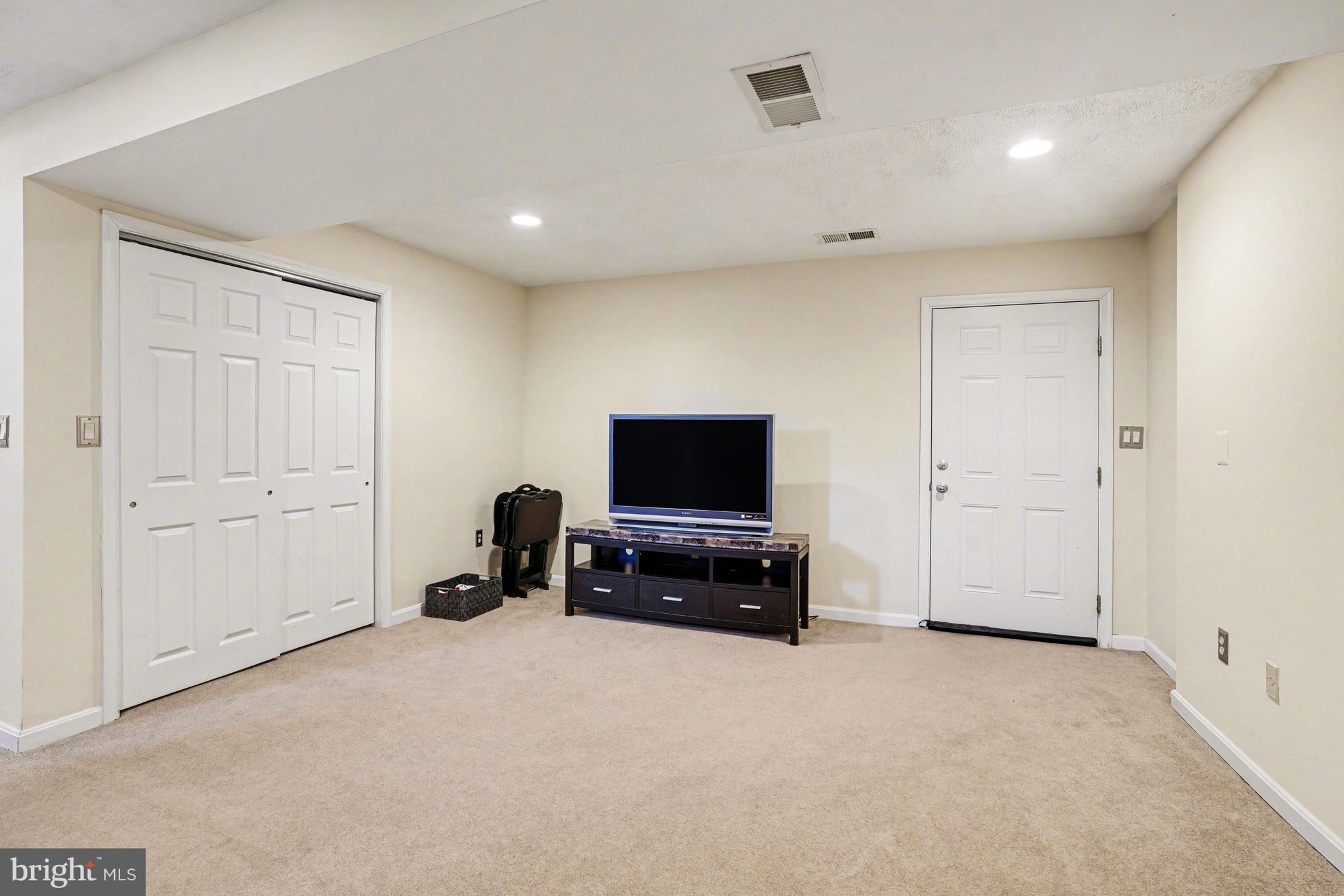 PERRY HALL - Residential