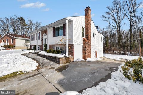 Homes For Sale - 5 Farwell Court<br/> NOTTINGHAM, MD 21236