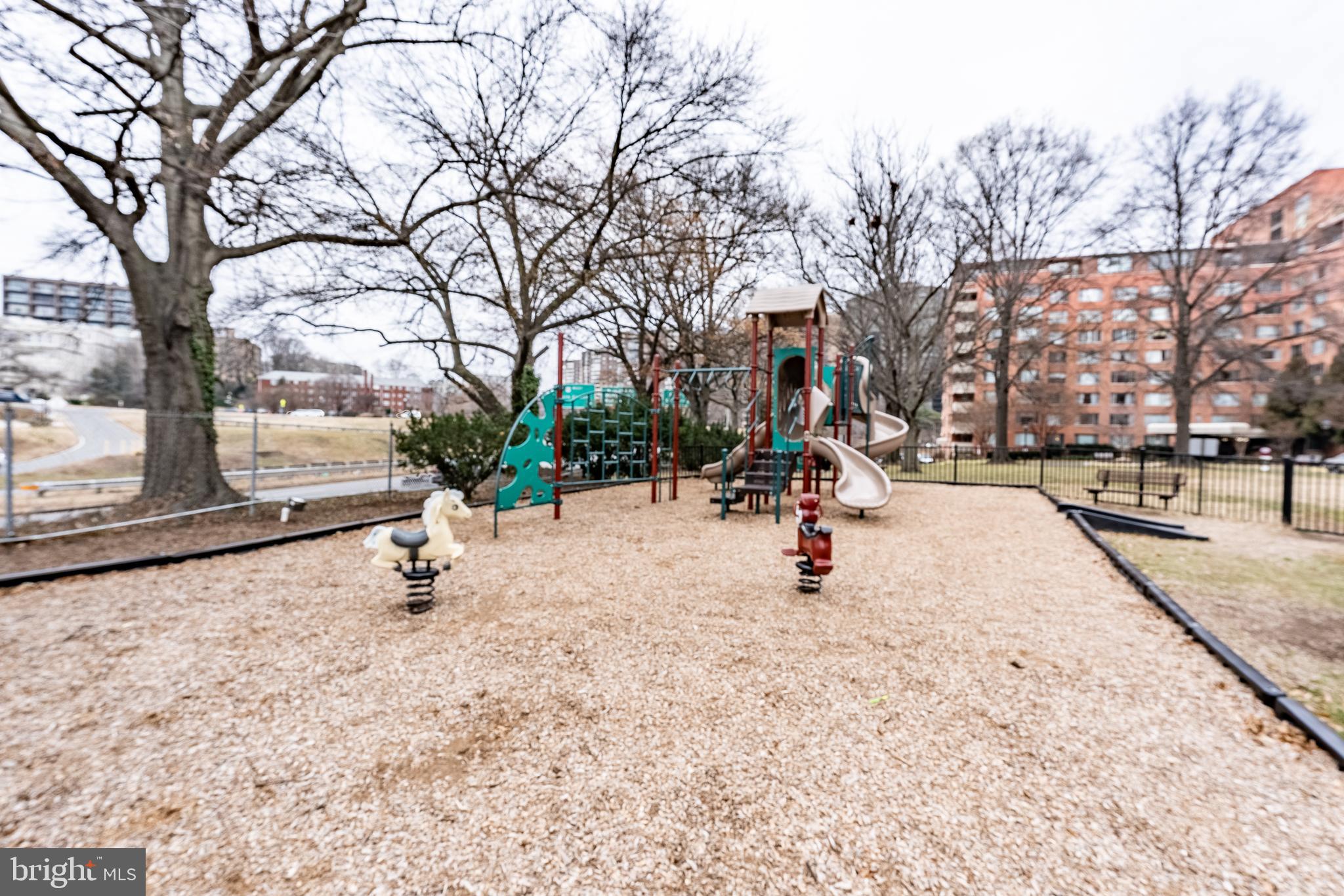 RIVER PLACE - Residential