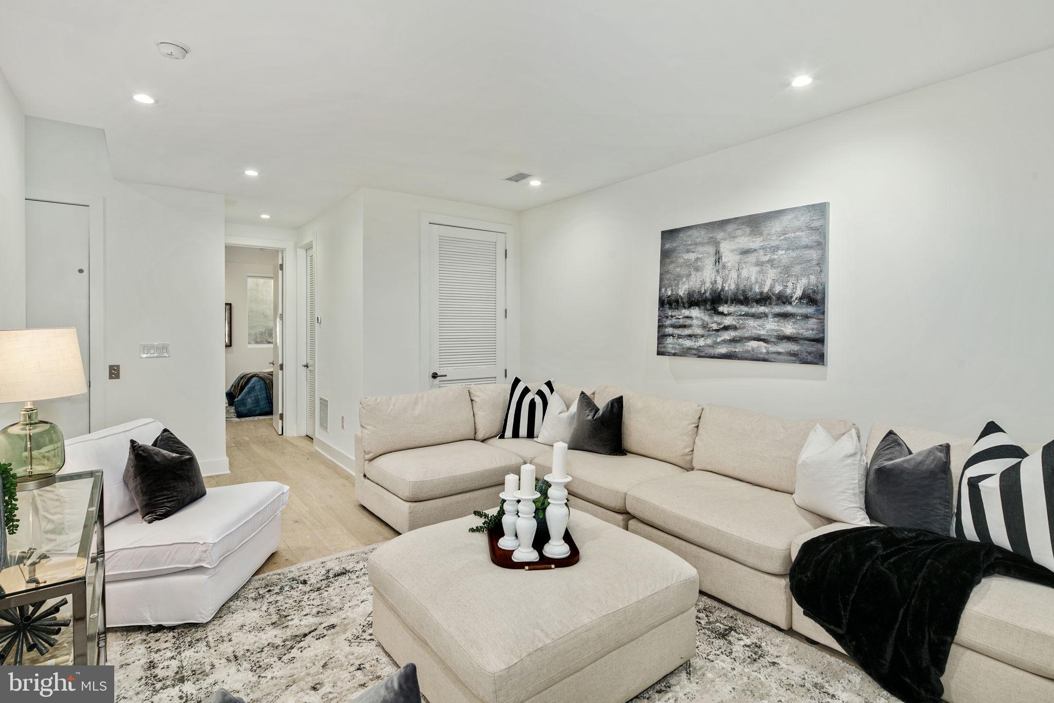 SOCIETY HILL - Residential