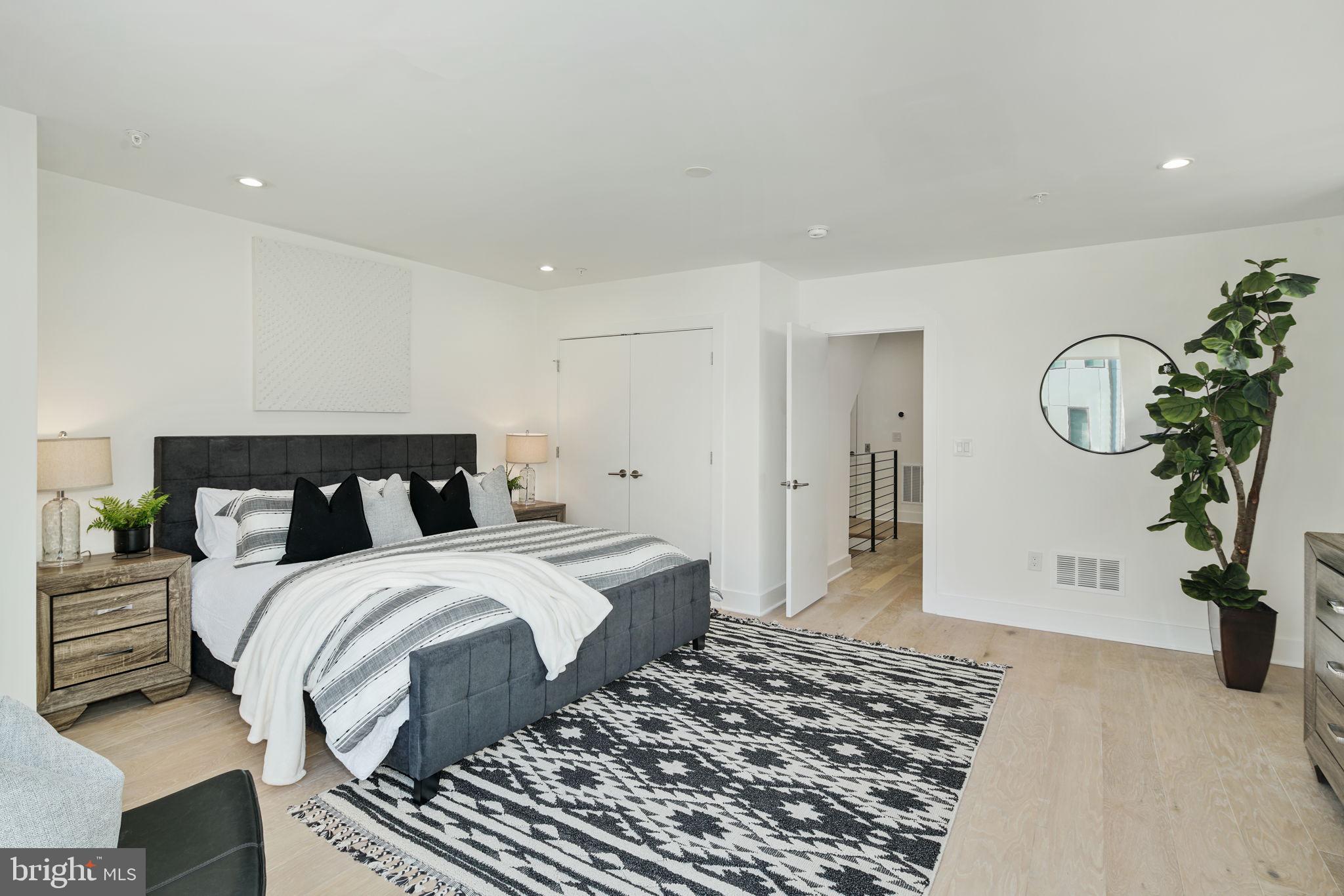 SOCIETY HILL - Residential