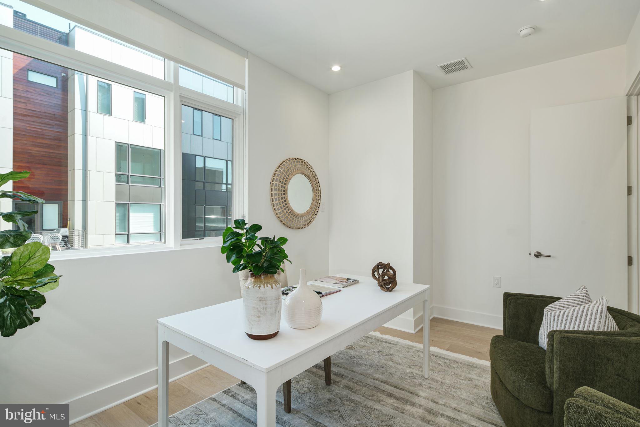 SOCIETY HILL - Residential